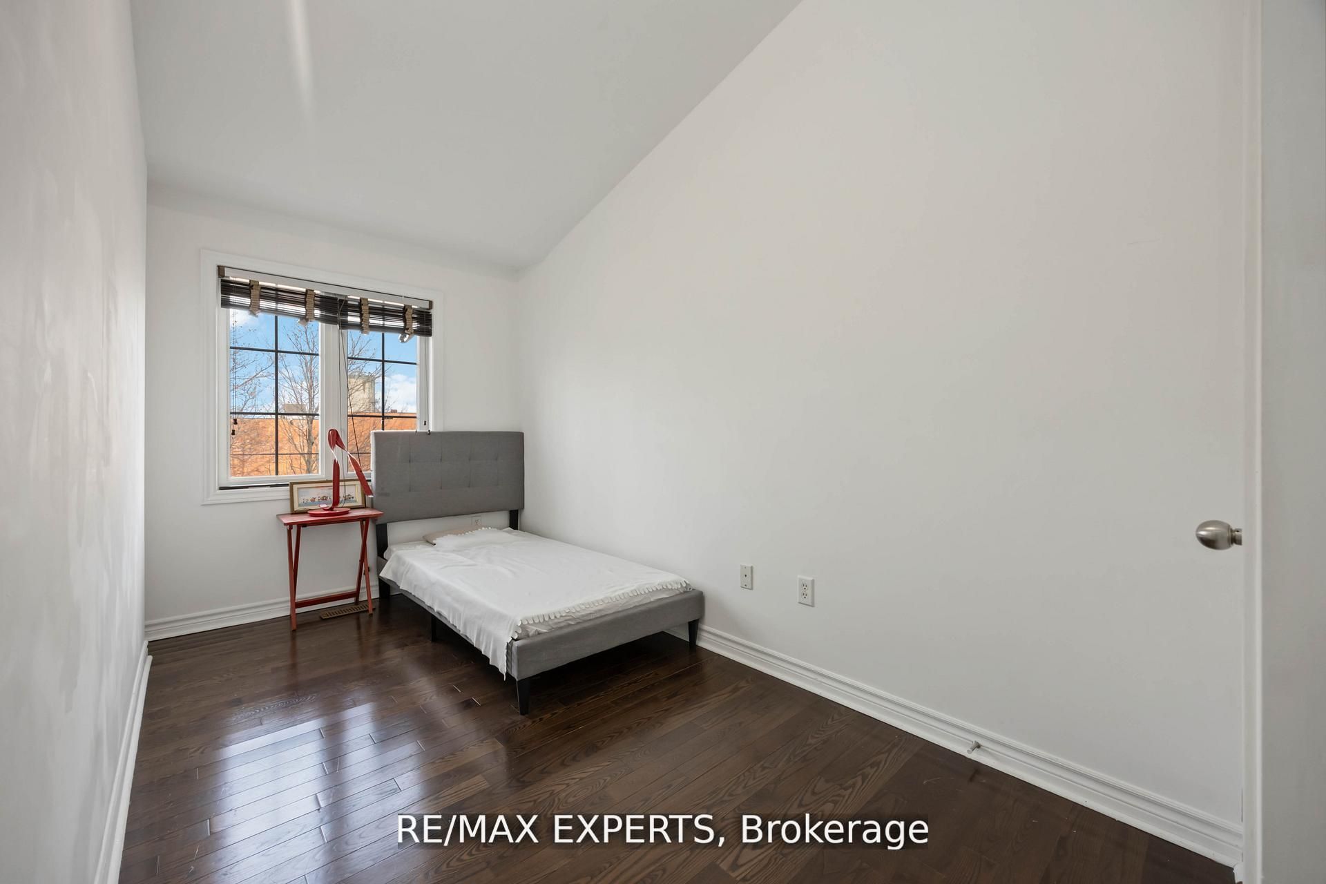 19b Oak Street Property Photo 35