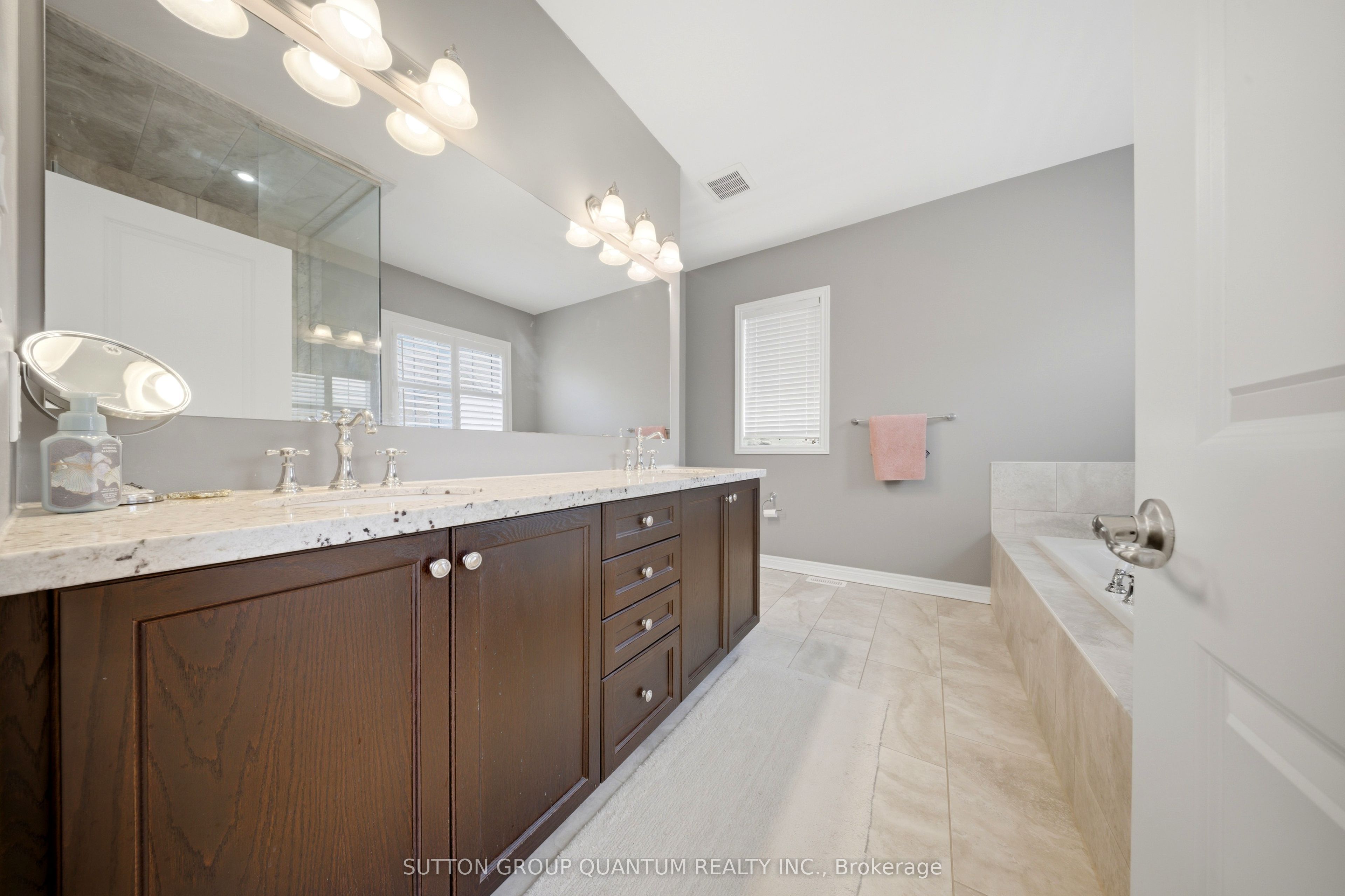 3196 Ernest Appelbe Boulevard Property Photo 33