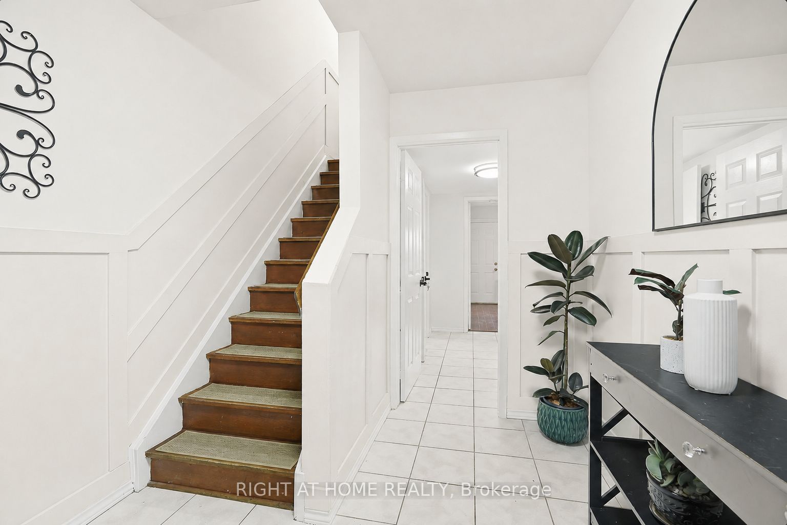 216 Fleetwood Crescent Property Photo 2