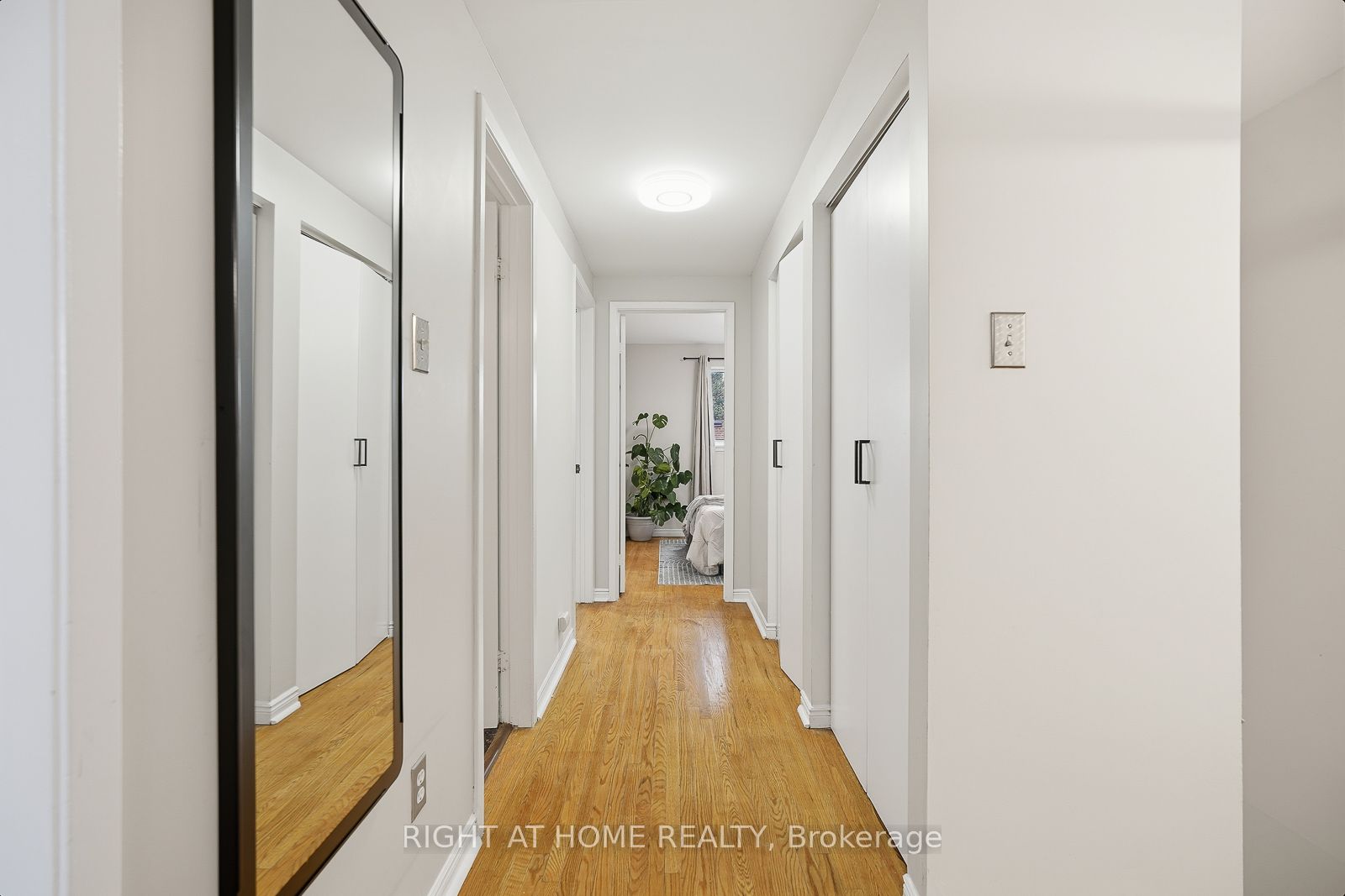216 Fleetwood Crescent Property Photo 16