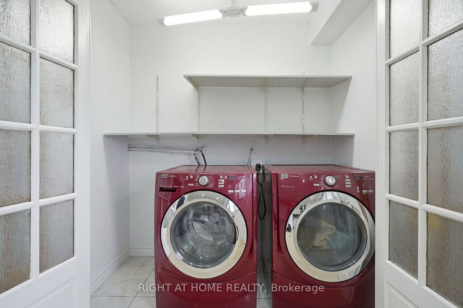 216 Fleetwood Crescent Property Photo 19