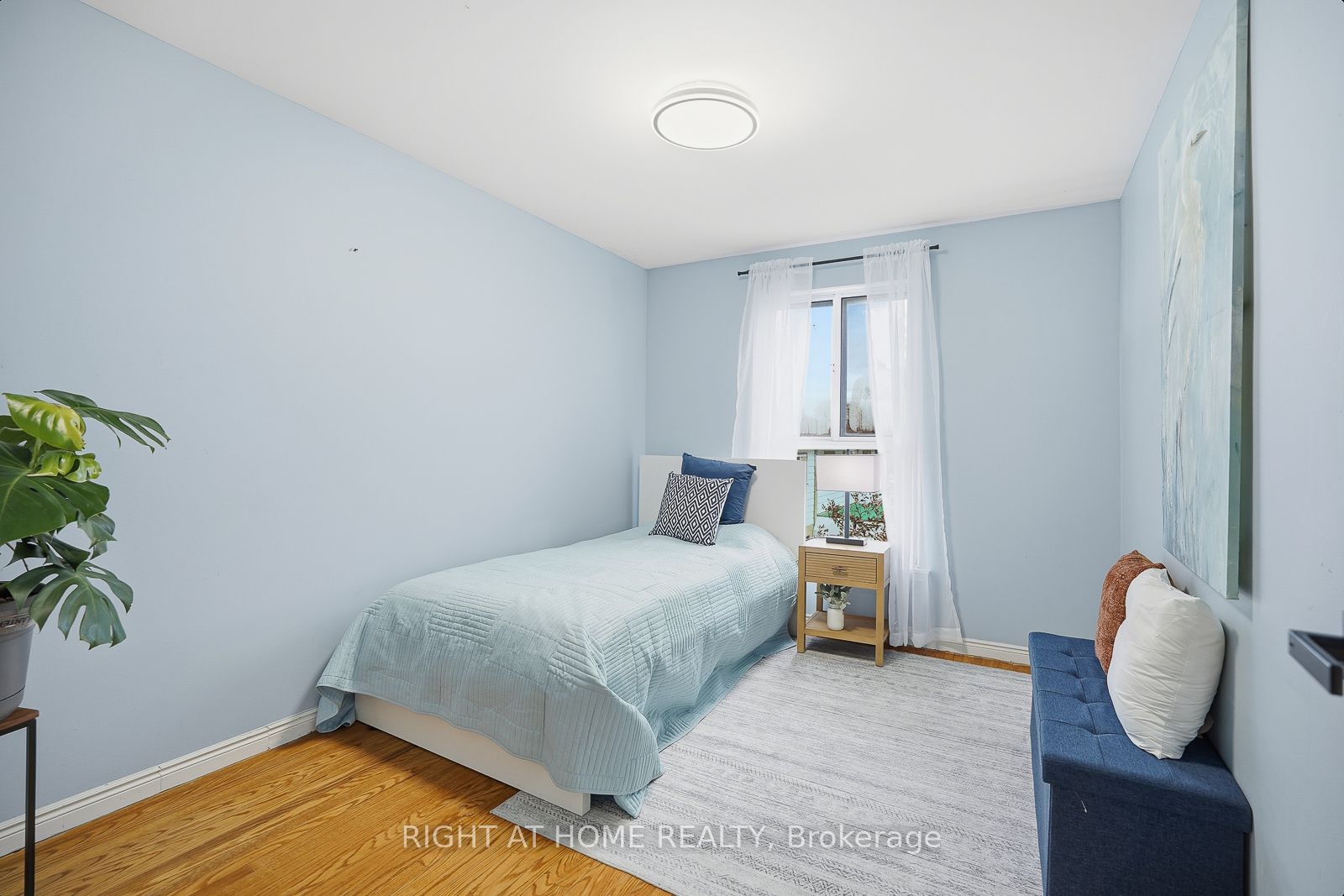 216 Fleetwood Crescent Property Photo 21