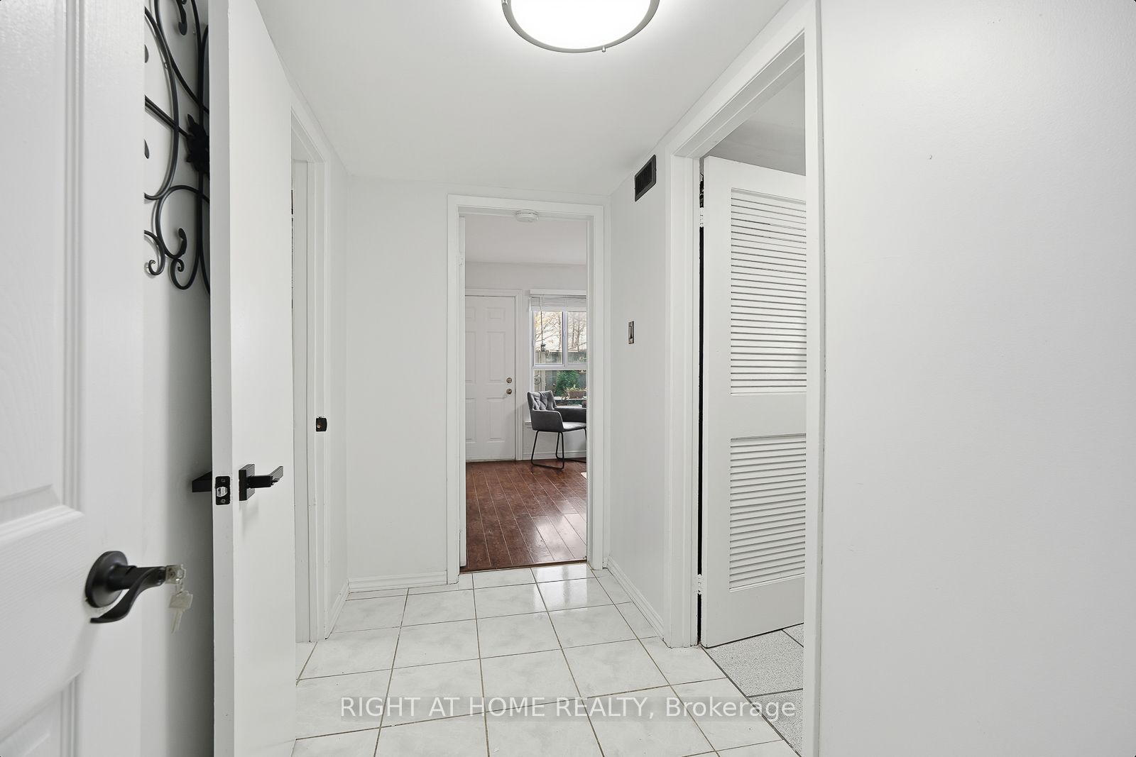 216 Fleetwood Crescent Property Photo 26