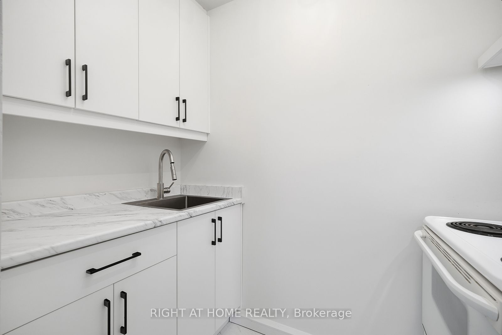 216 Fleetwood Crescent Property Photo 32