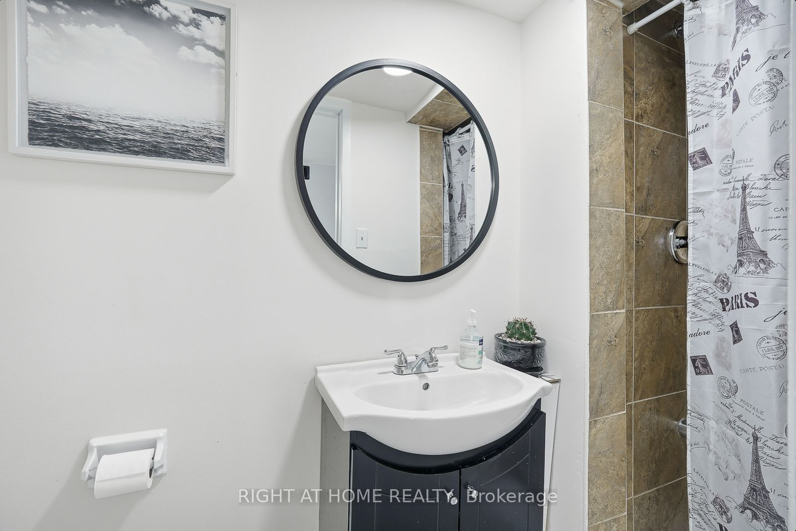 216 Fleetwood Crescent Property Photo 33