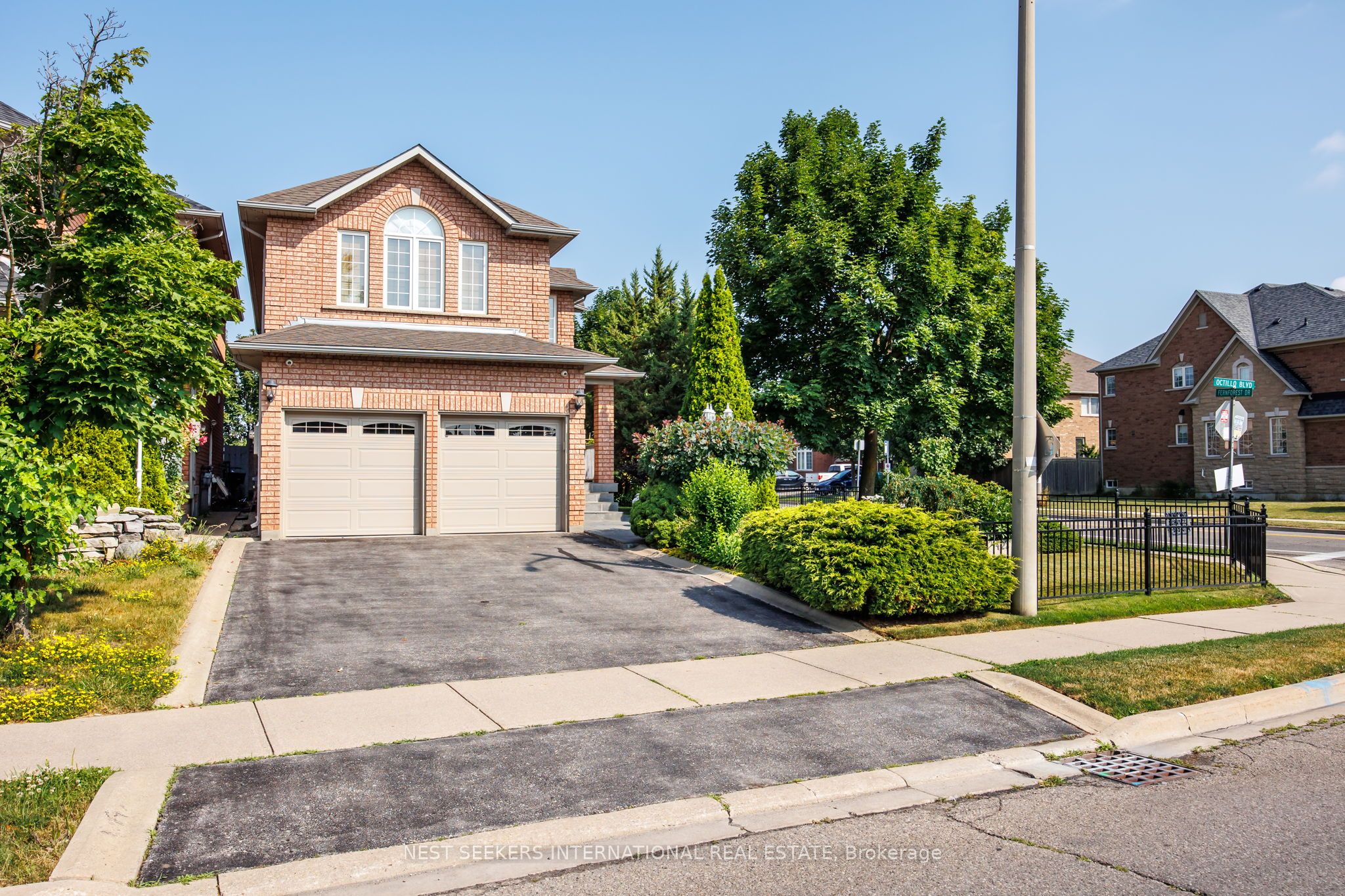 422 Fernforest Drive Property Photo 1