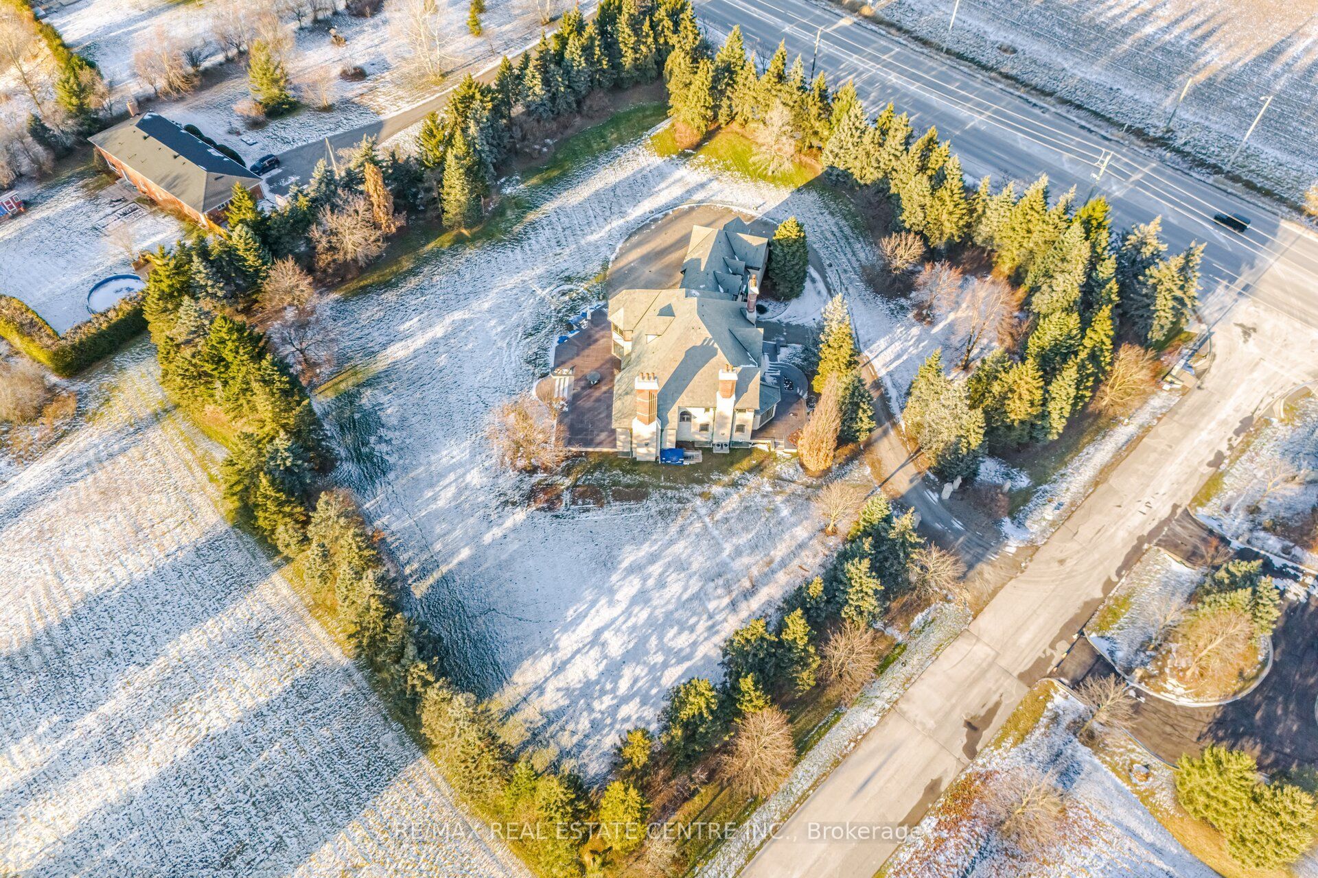 2 Edgeforest Drive Property Photo 1