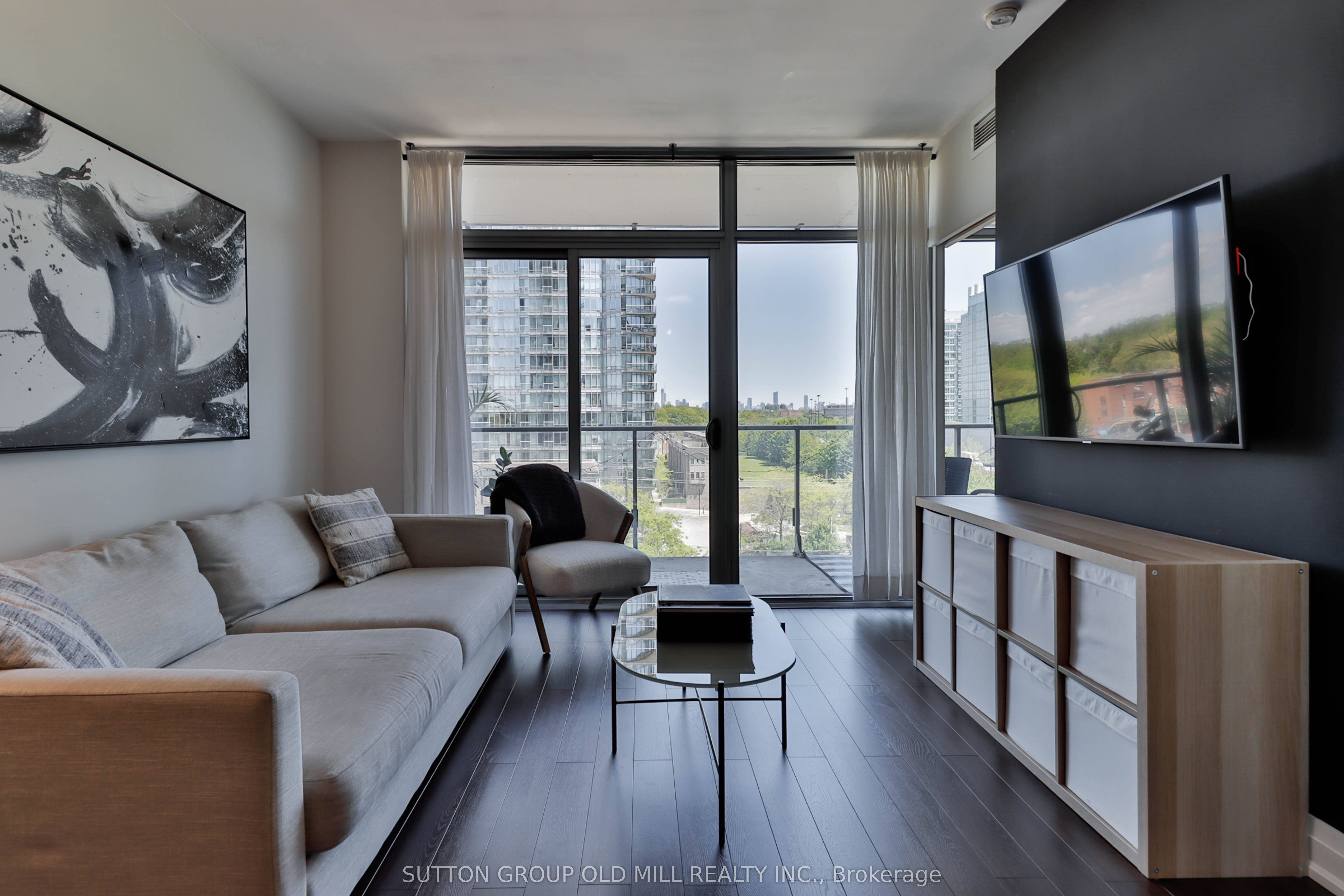 103 The Queensway 602 Property Photo 1