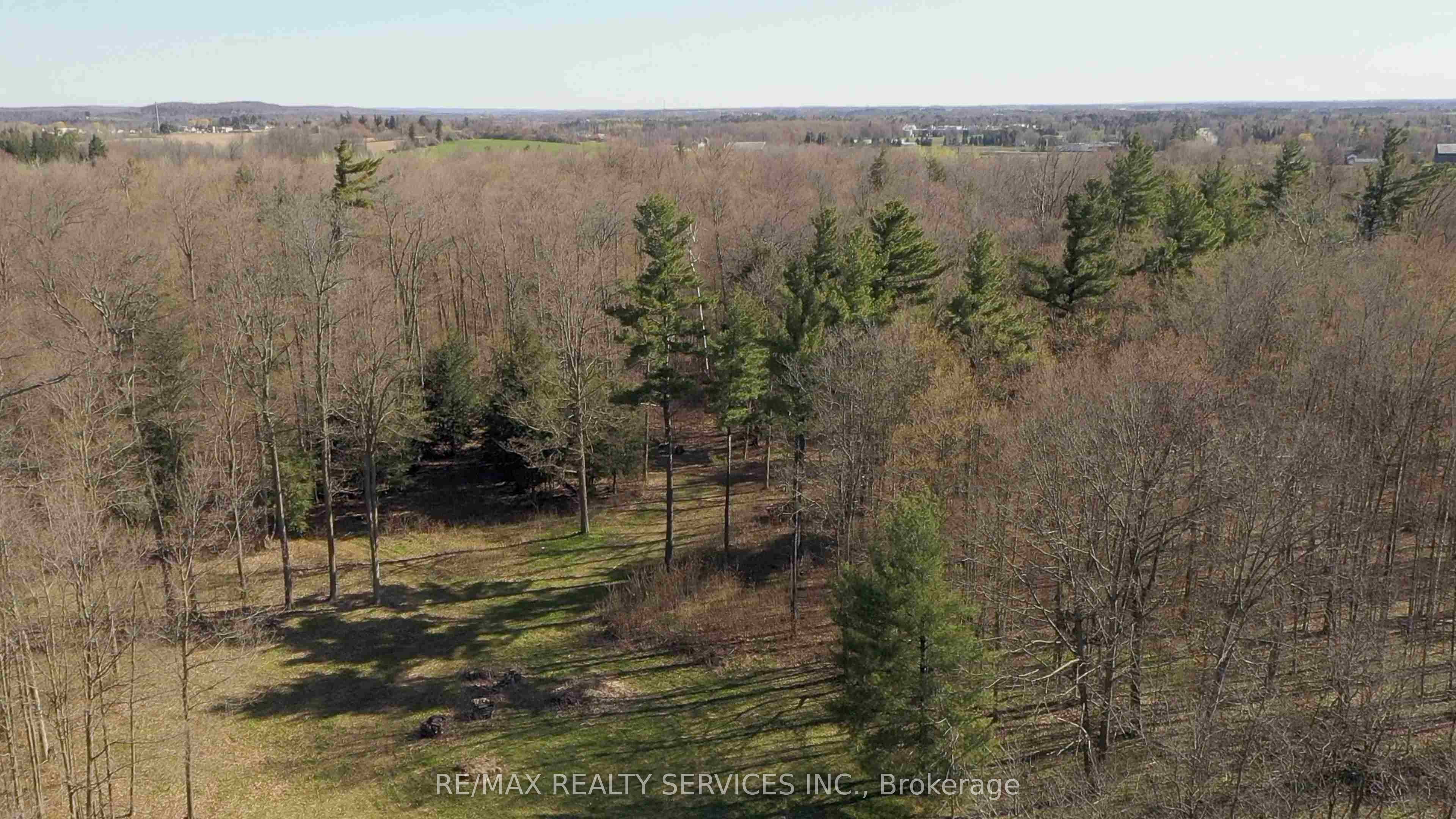 20 Side Road Property Photo 5