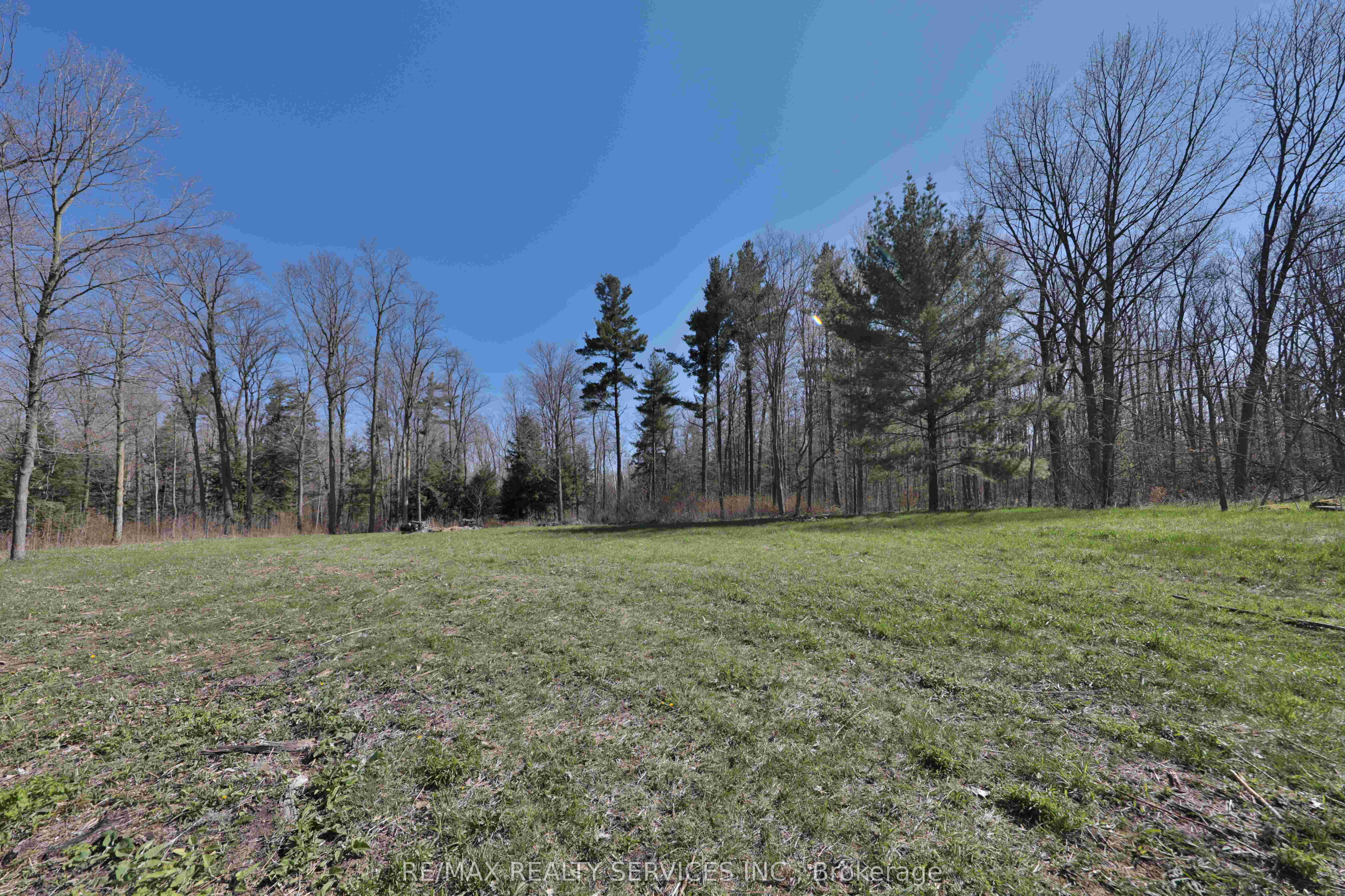 20 Side Road Property Photo 11