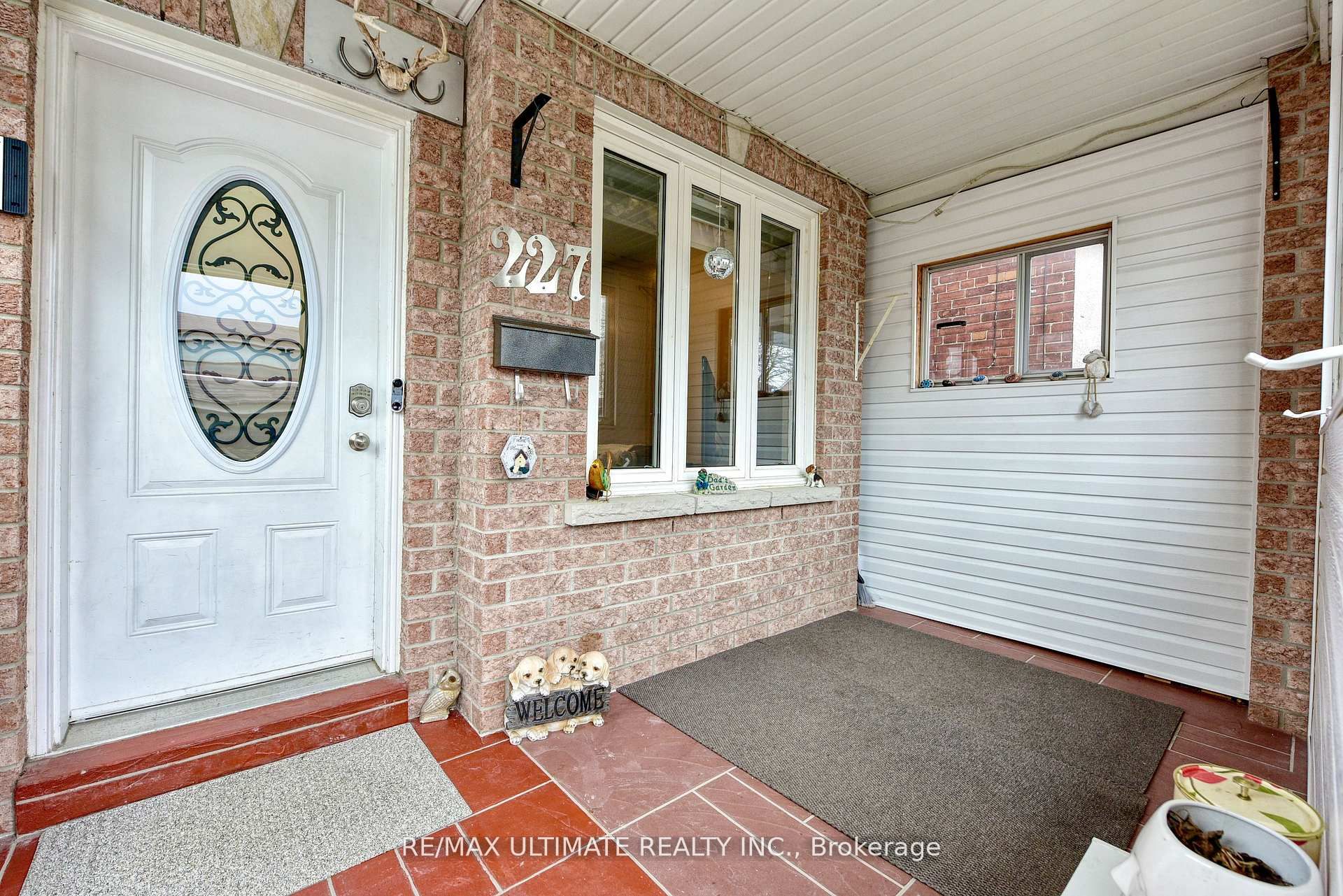 227 Earlscourt Avenue Property Photo 2