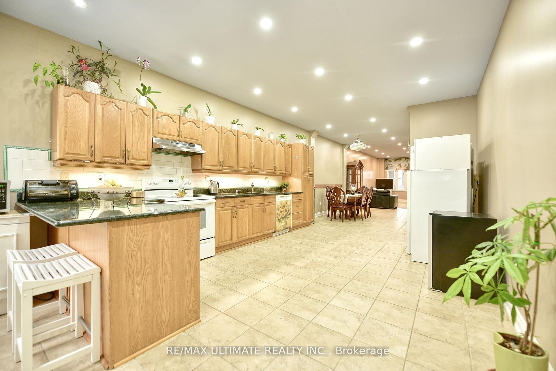 227 Earlscourt Avenue Property Photo 3