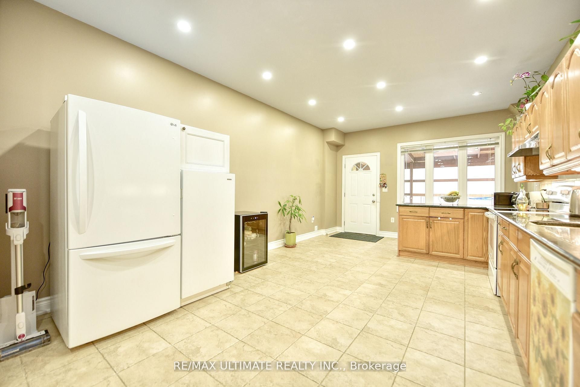 227 Earlscourt Avenue Property Photo 6