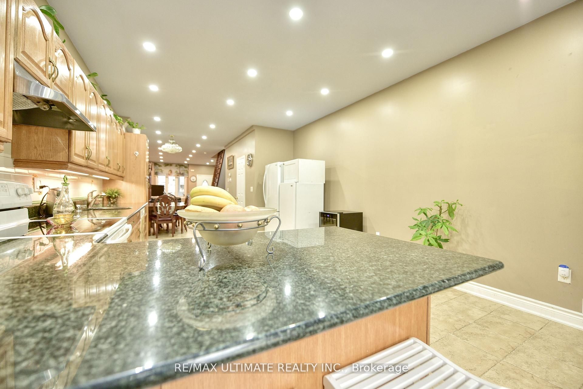 227 Earlscourt Avenue Property Photo 7