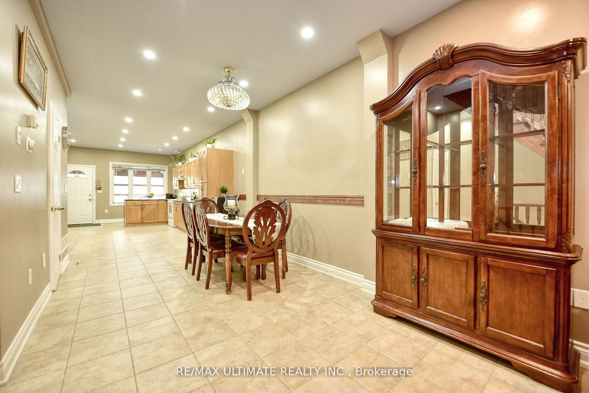 227 Earlscourt Avenue Property Photo 9