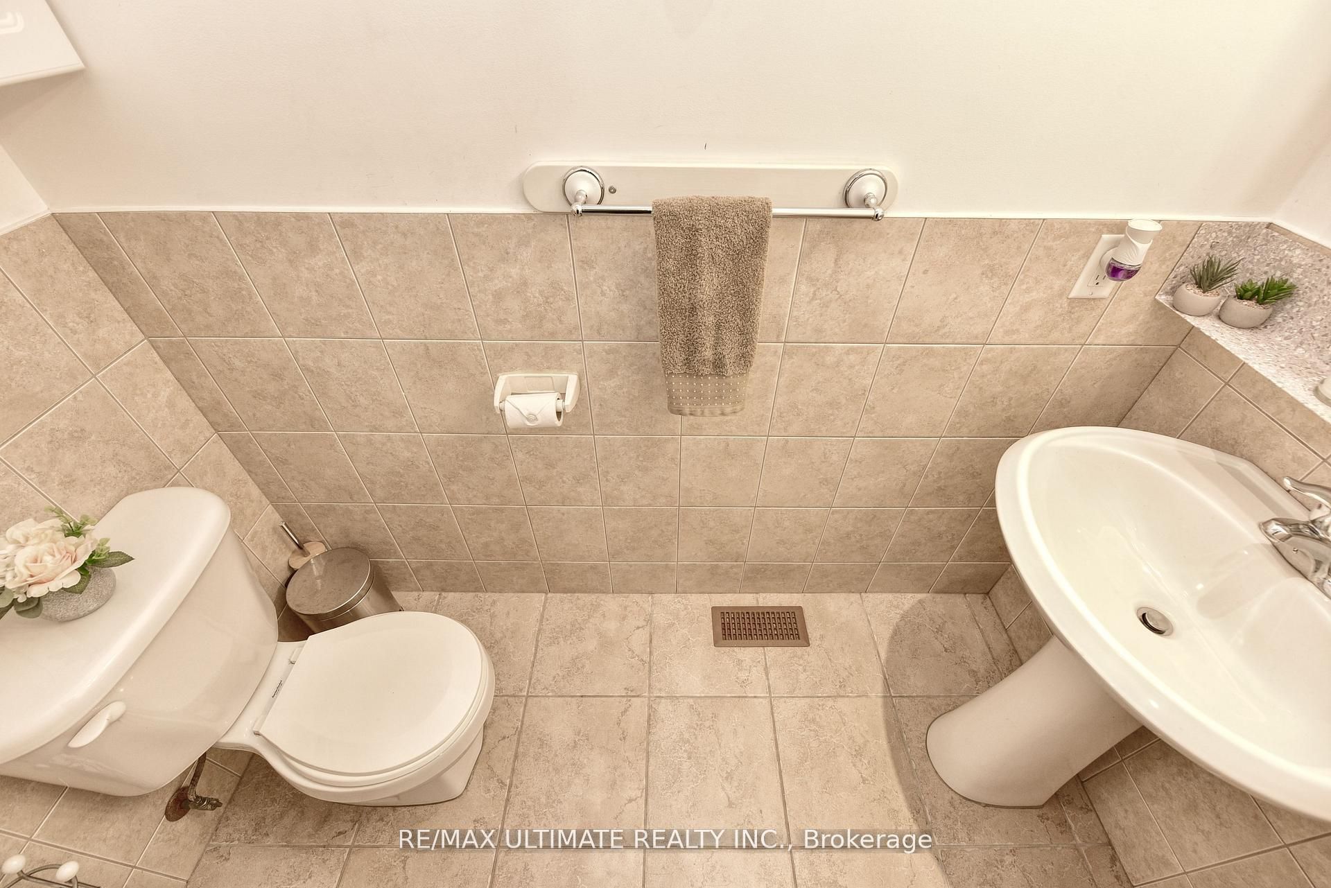 227 Earlscourt Avenue Property Photo 11