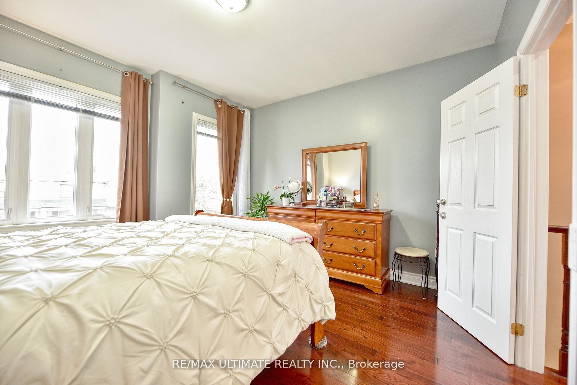 227 Earlscourt Avenue Property Photo 16