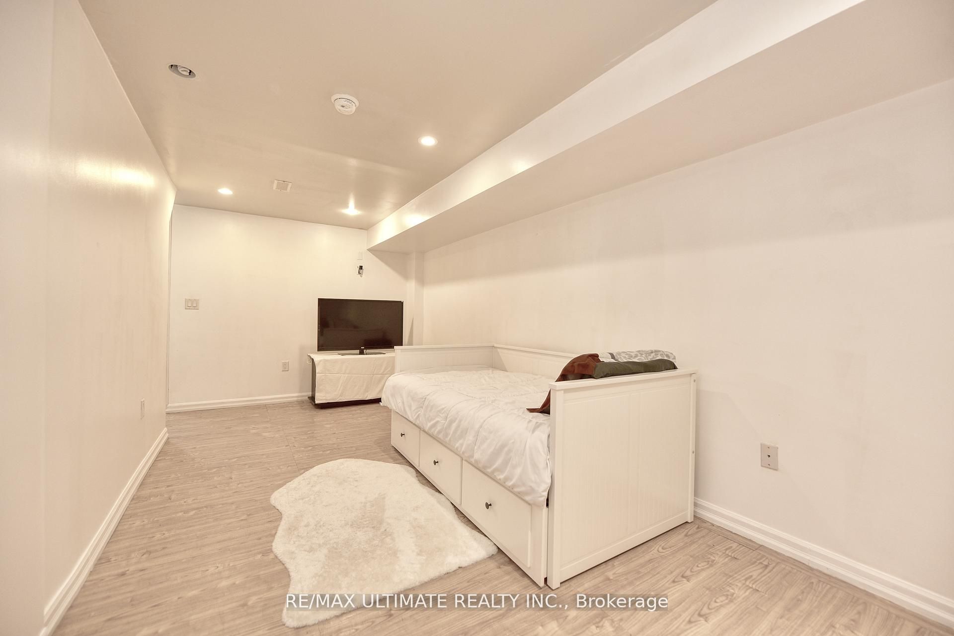 227 Earlscourt Avenue Property Photo 28