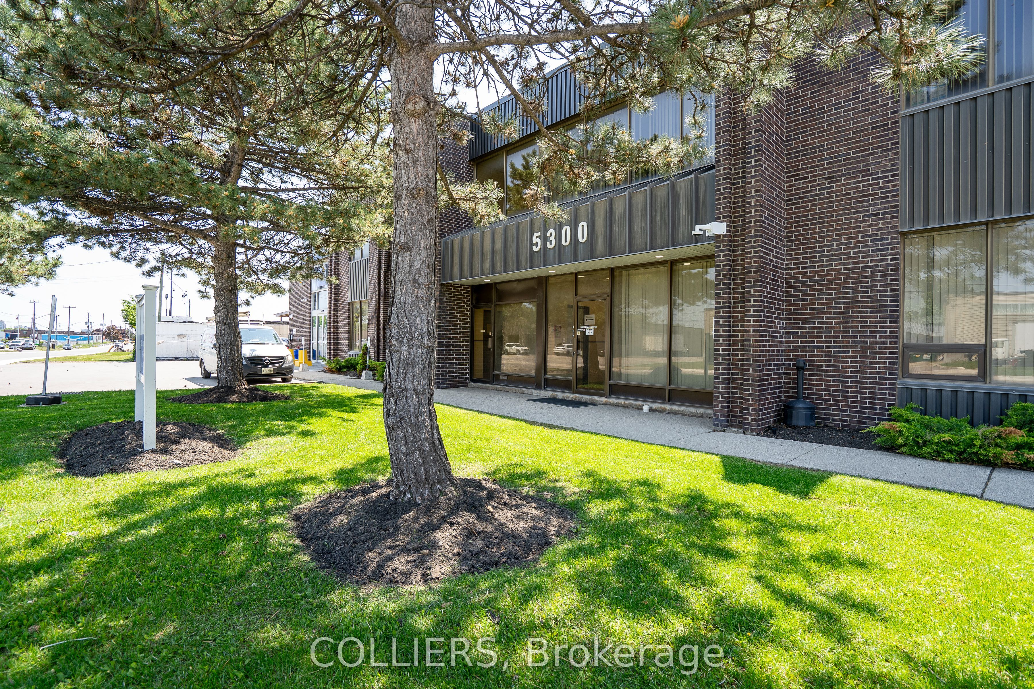 5300 Bradco Boulevard Opt. 2 Property Photo 1