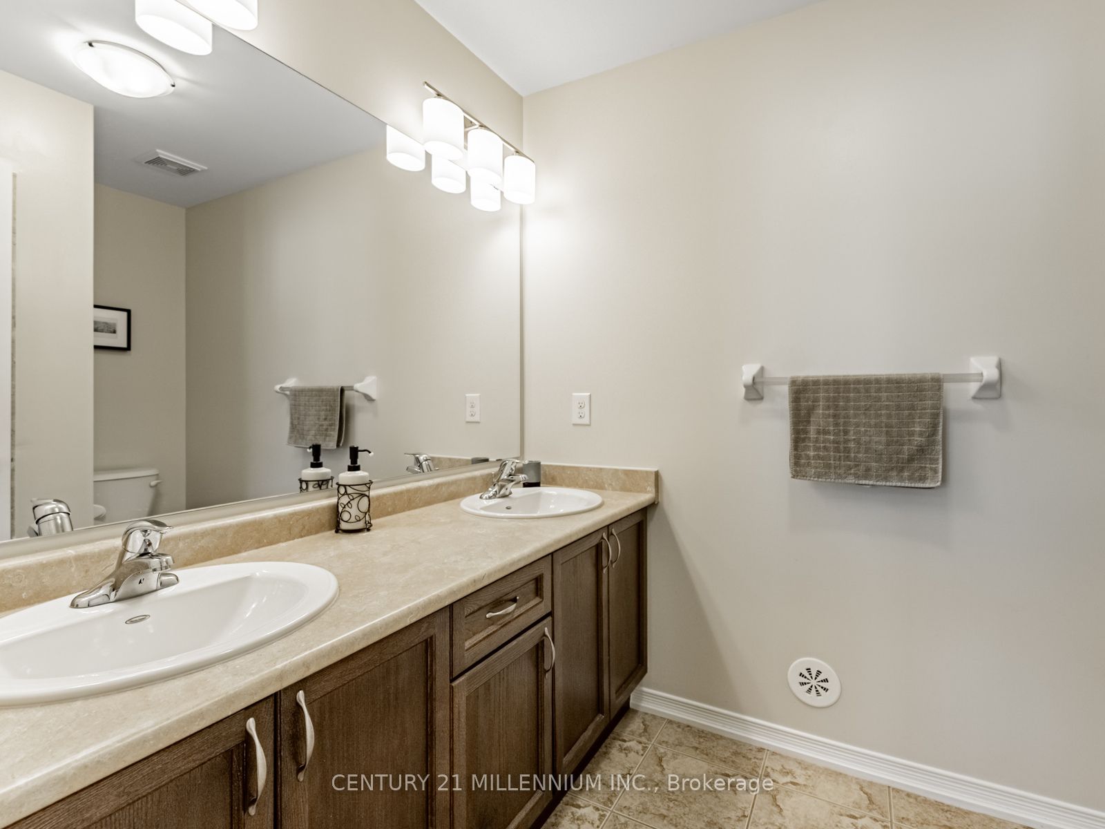 111 Cedar Lake Crescent Property Photo 21