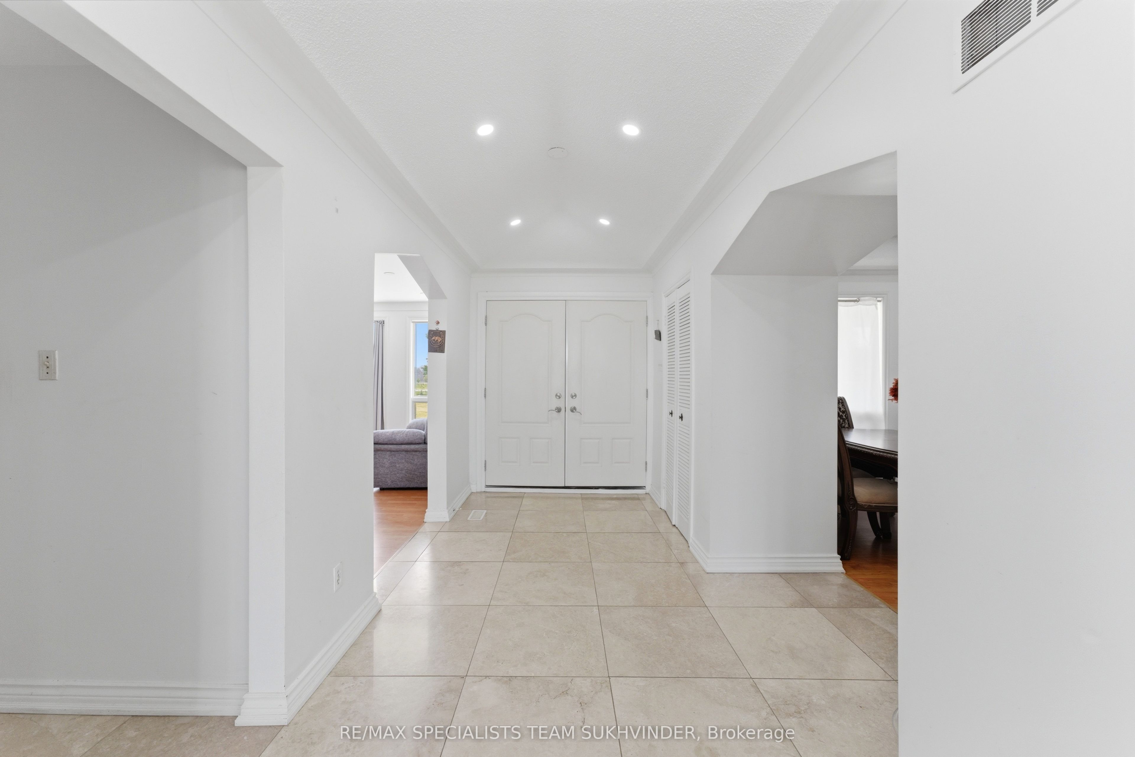 7236 Mayfield Road Property Photo 5