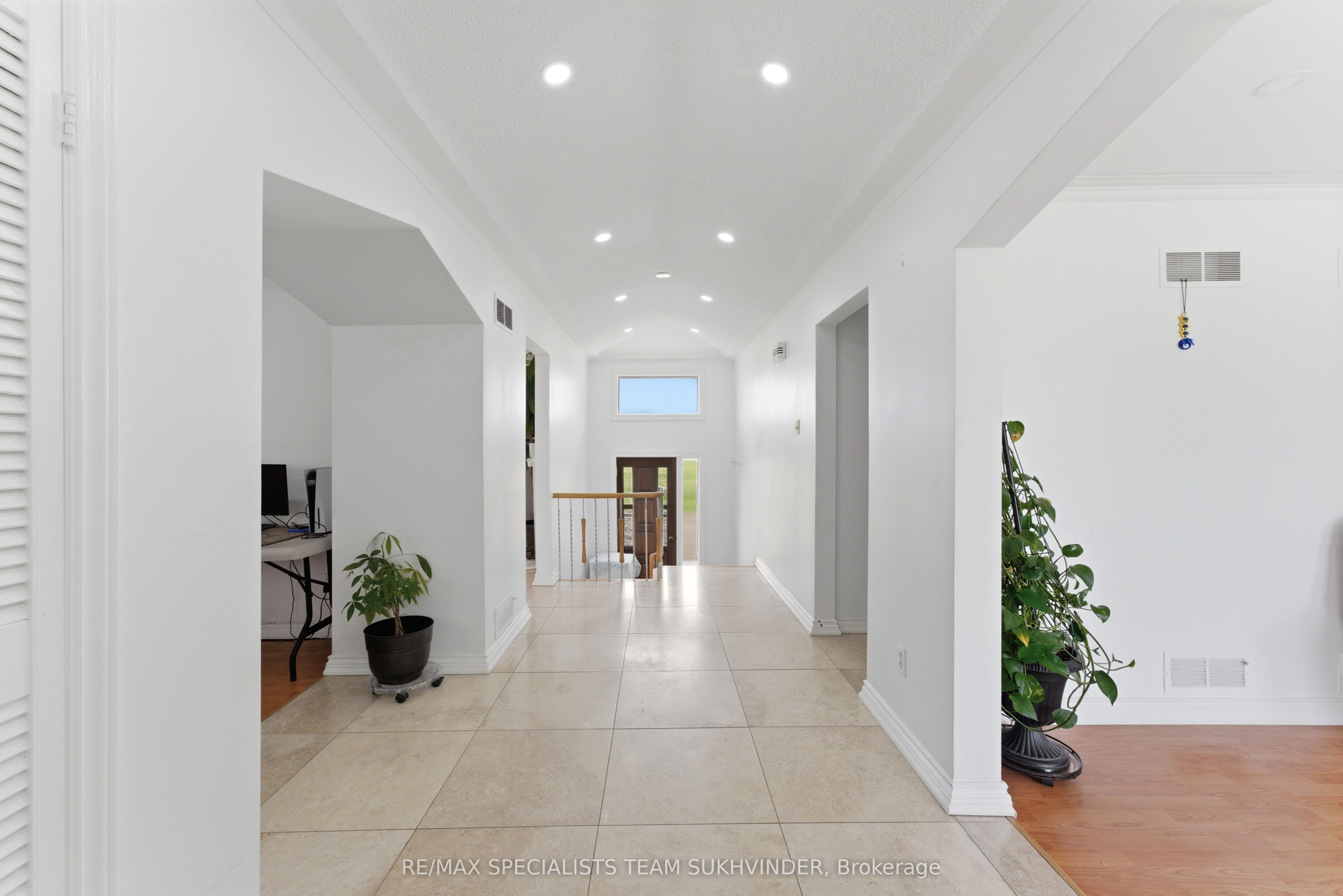 7236 Mayfield Road Property Photo 6