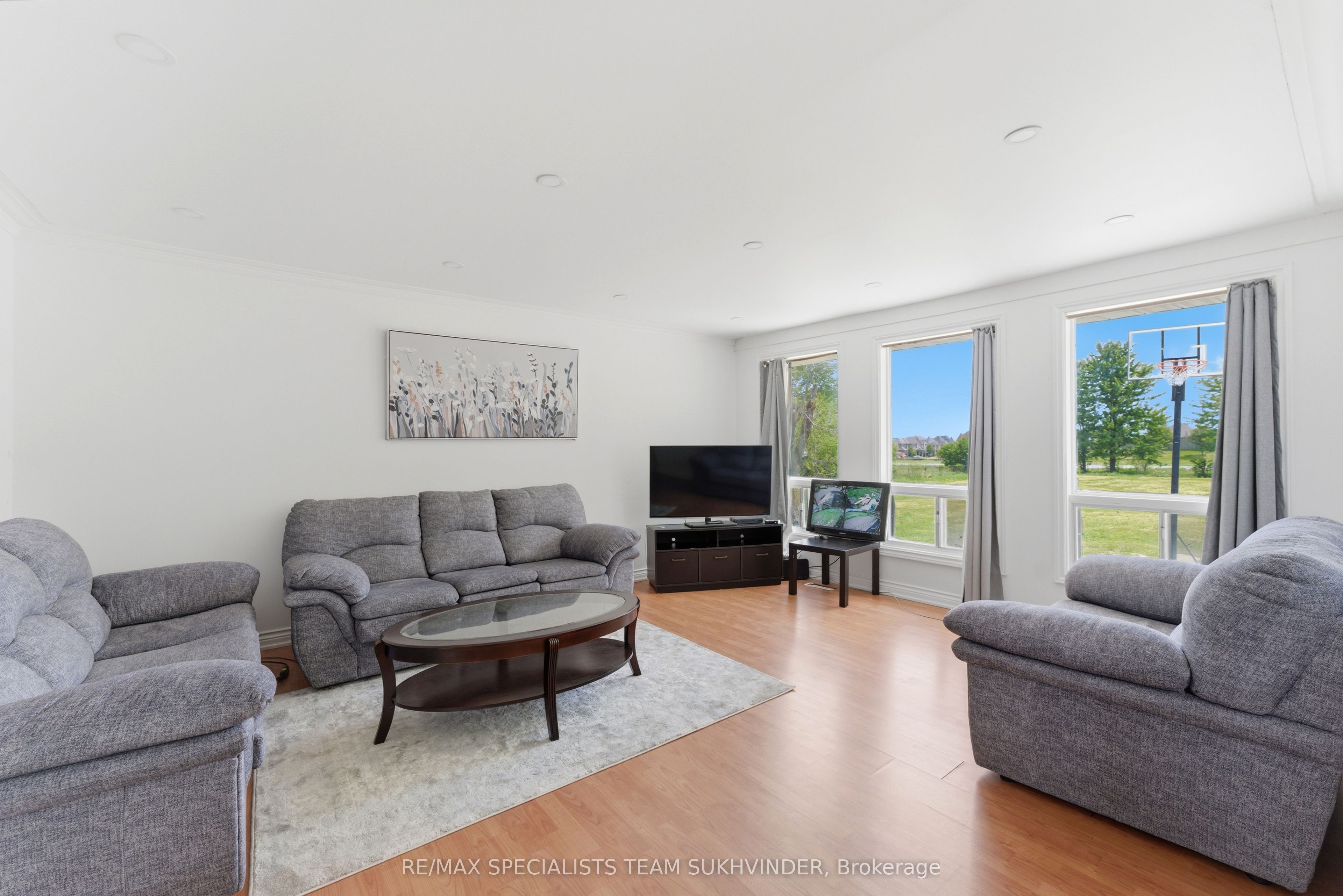 7236 Mayfield Road Property Photo 7