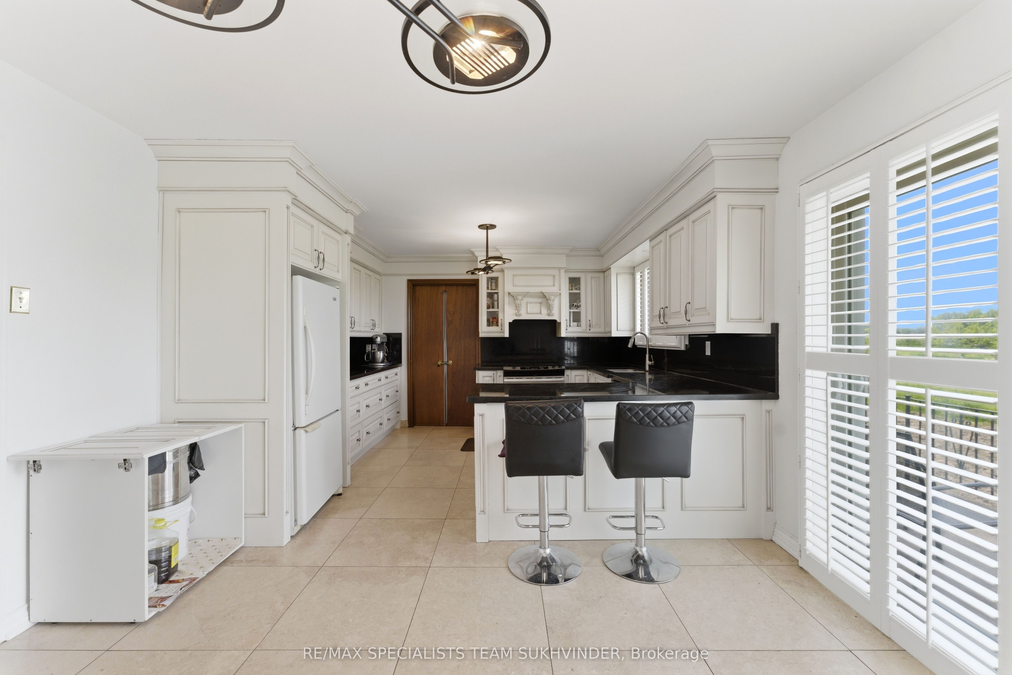7236 Mayfield Road Property Photo 11
