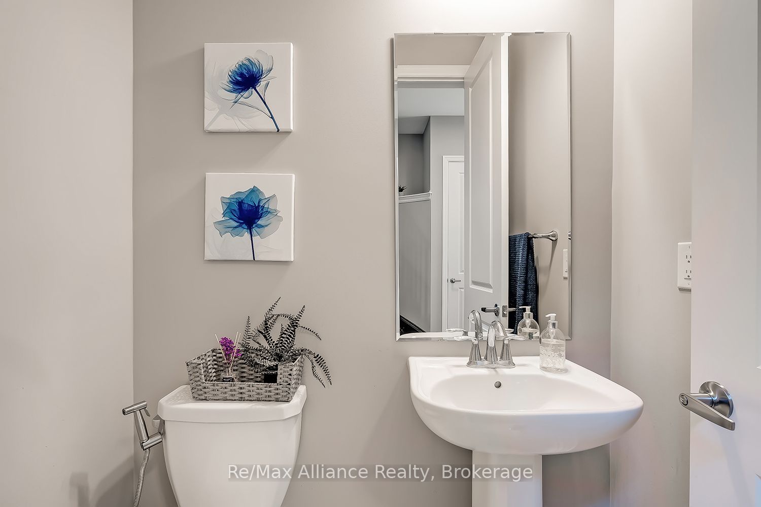 3291 Harasym Trail Property Photo 9