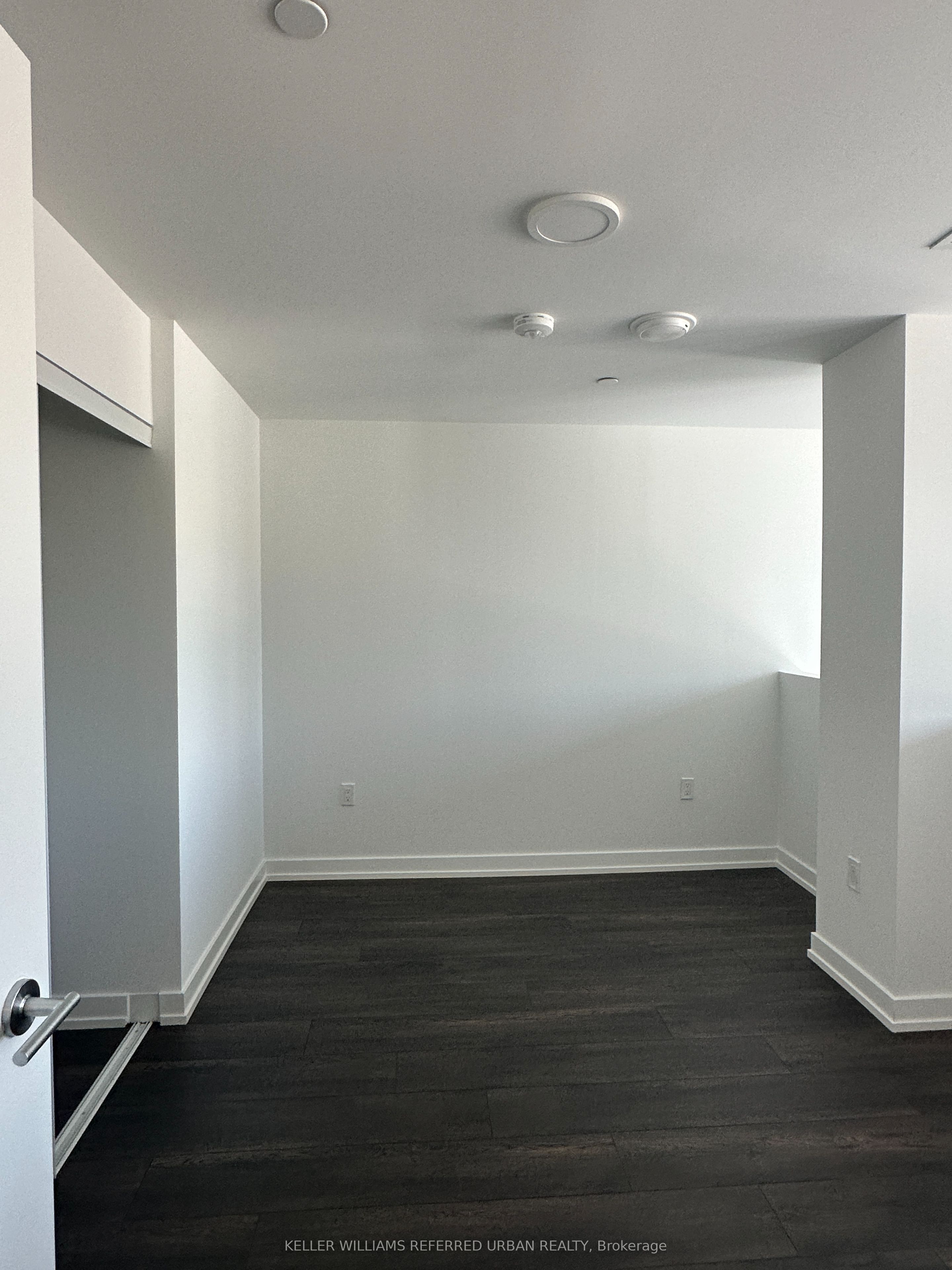801 The Queensway 106 Property Photo 15
