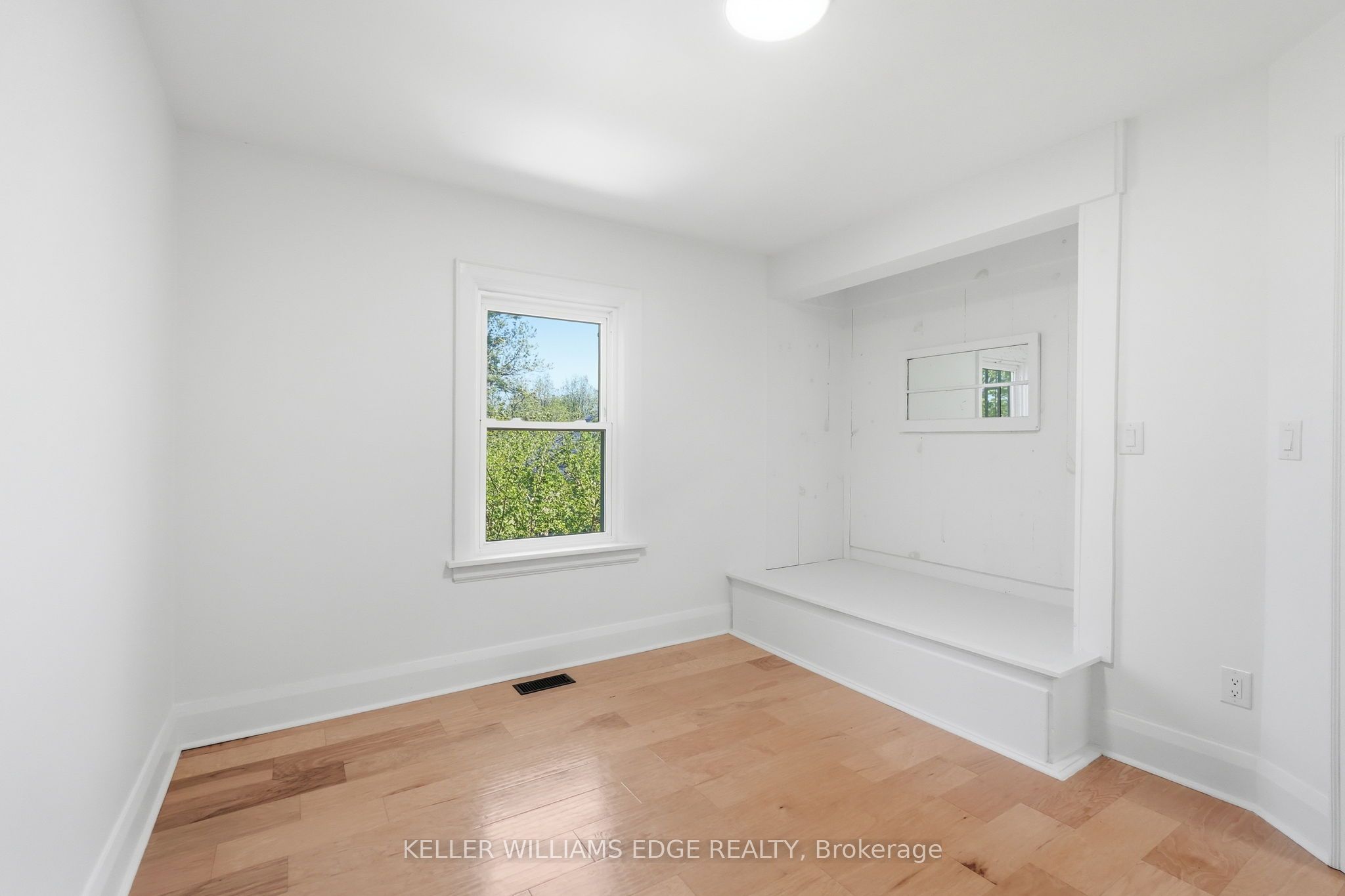 6123 Guelph Line Property Photo 28