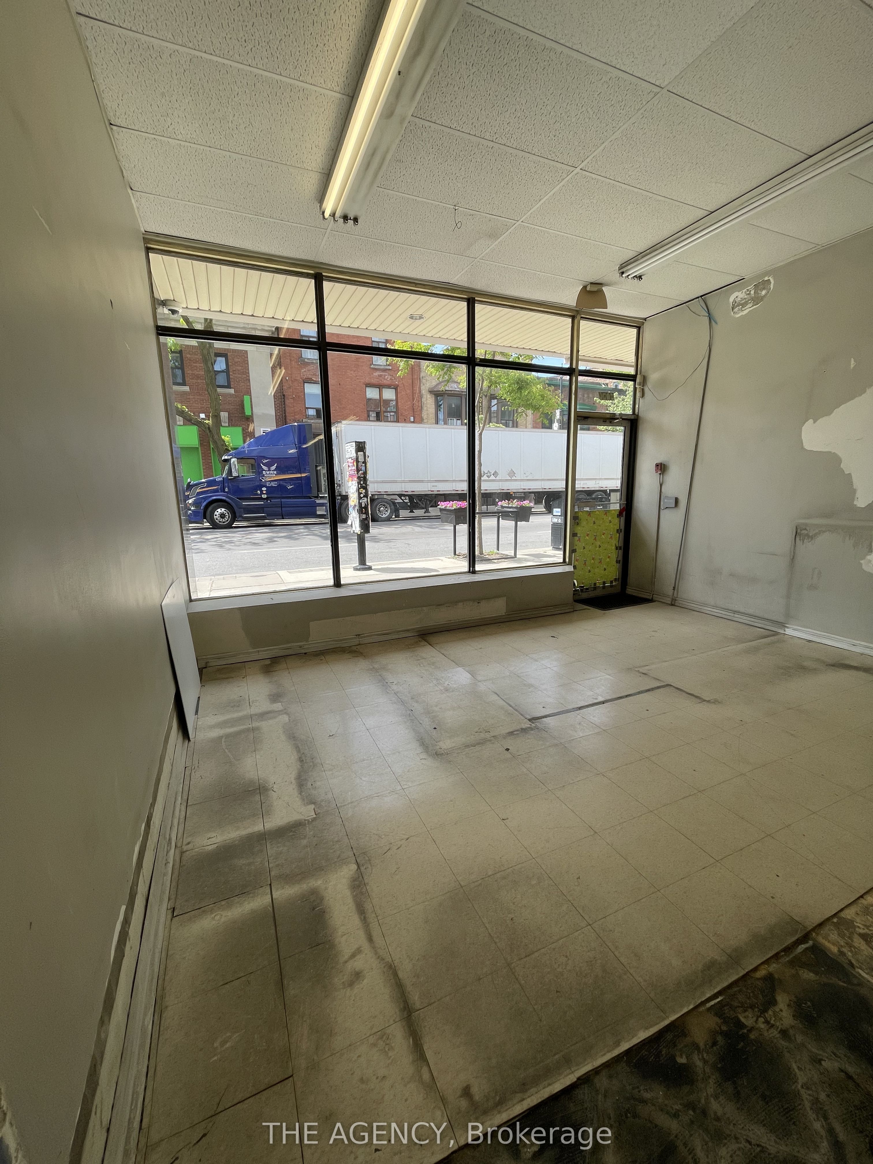 2936 Dundas Street W Property Photo 6