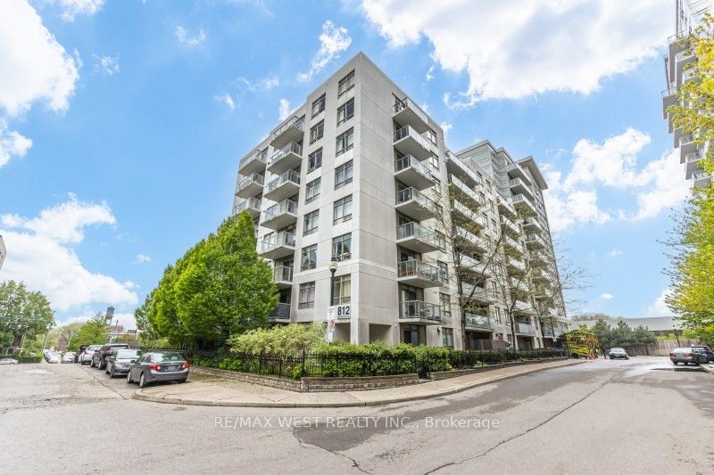 812 Lansdowne Avenue 704 Property Photo 18