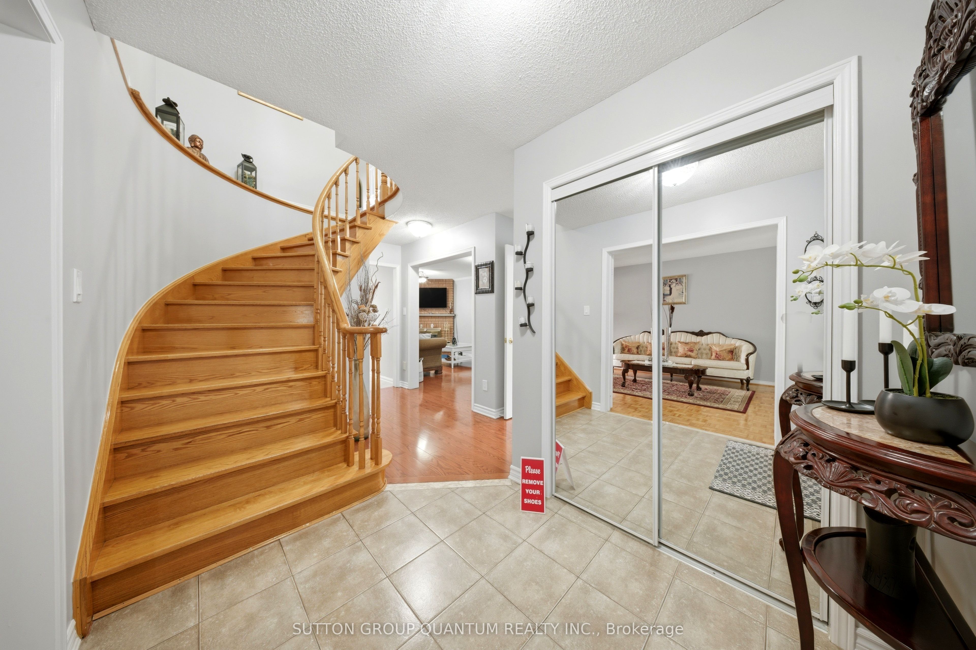 276 Lech Walesa Drive Property Photo 5