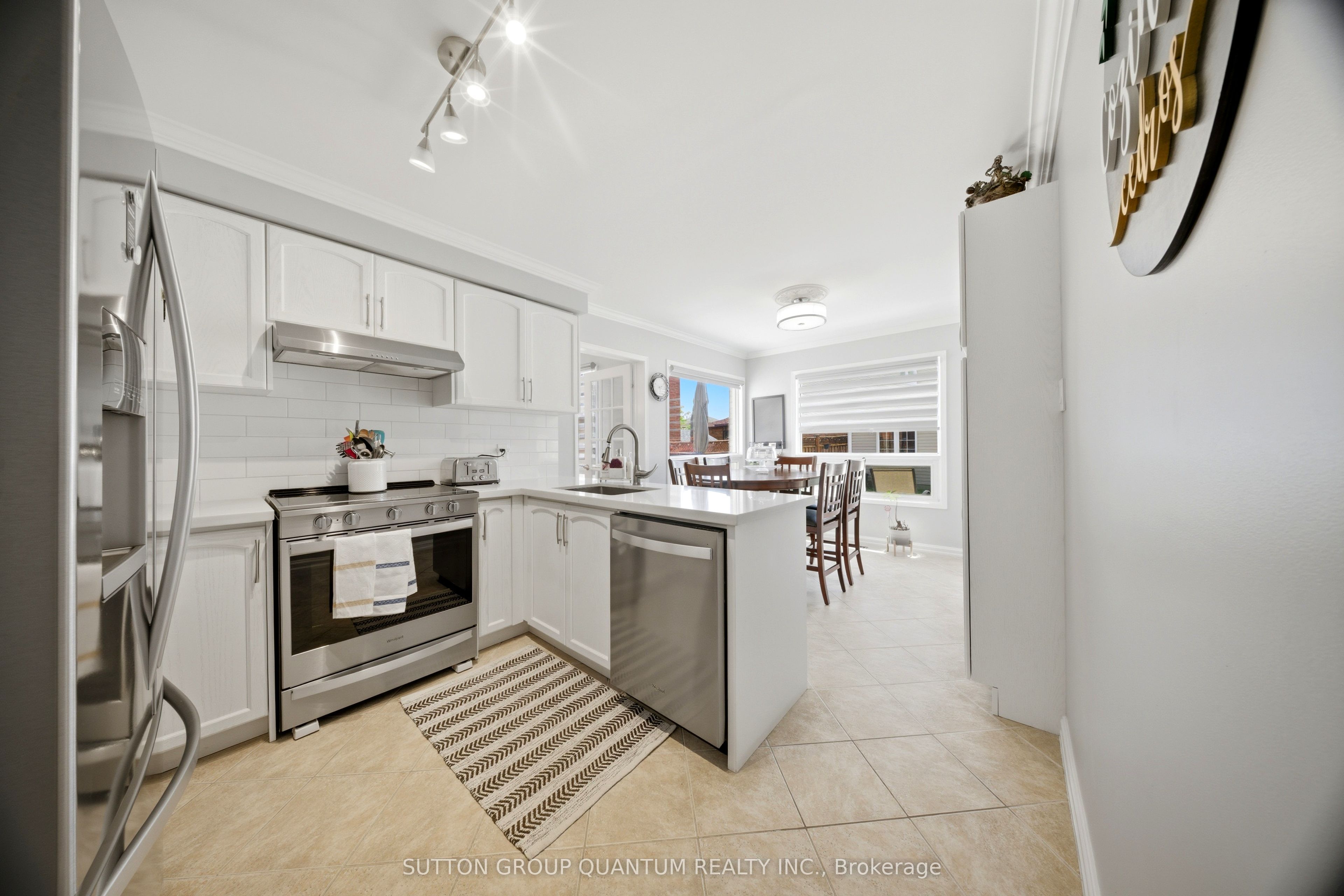 276 Lech Walesa Drive Property Photo 11