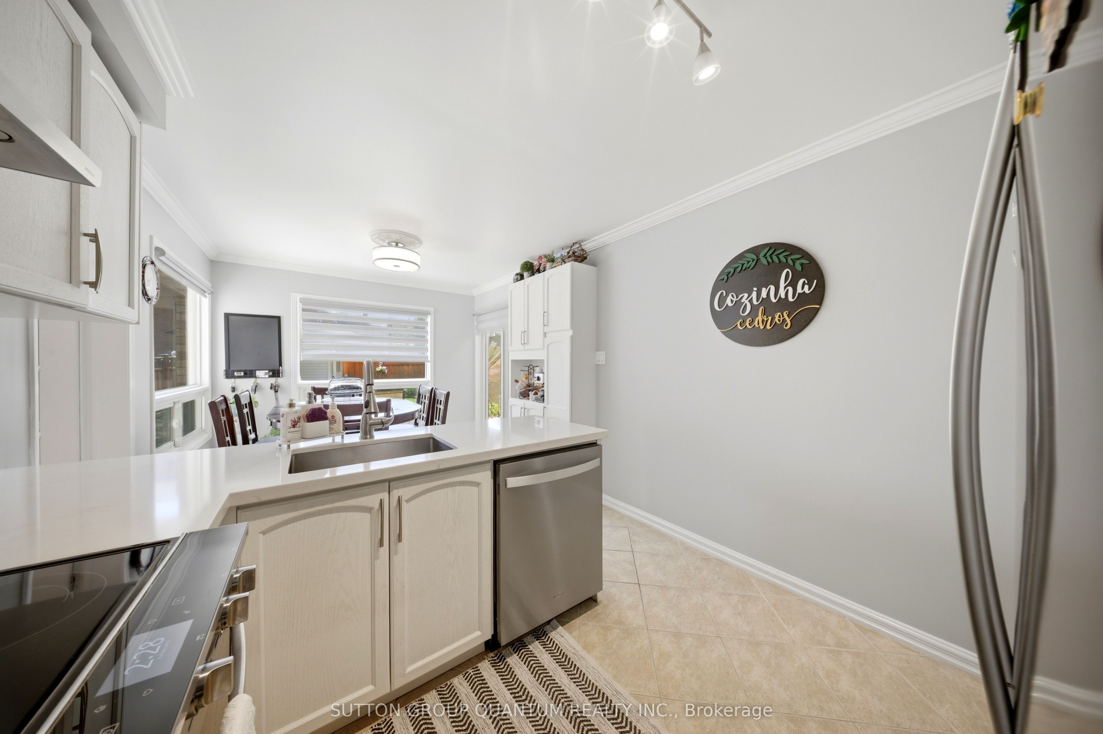 276 Lech Walesa Drive Property Photo 13