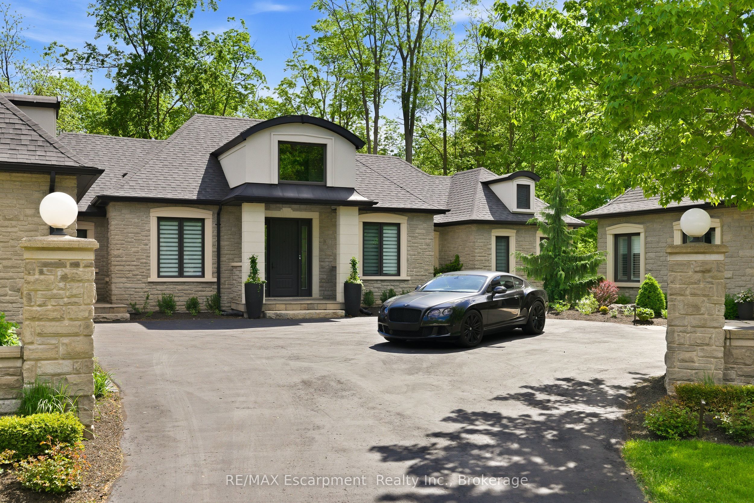 3205 Highpoint Court Property Photo 4