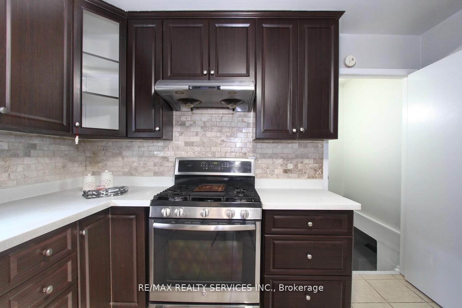 185 Earnscliffe Circle Property Photo 10