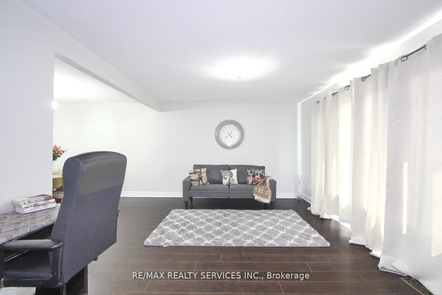 185 Earnscliffe Circle Property Photo 14