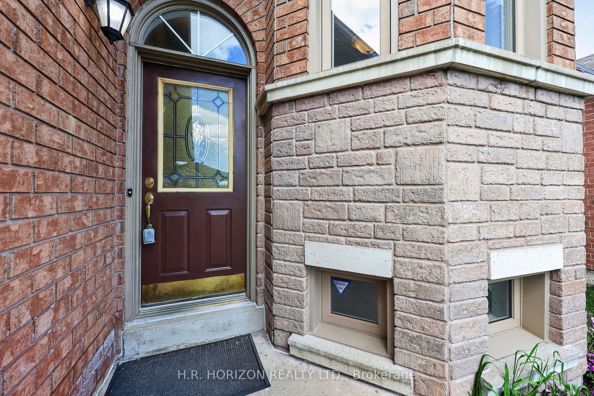 8 Schaefer Place Property Photo 5
