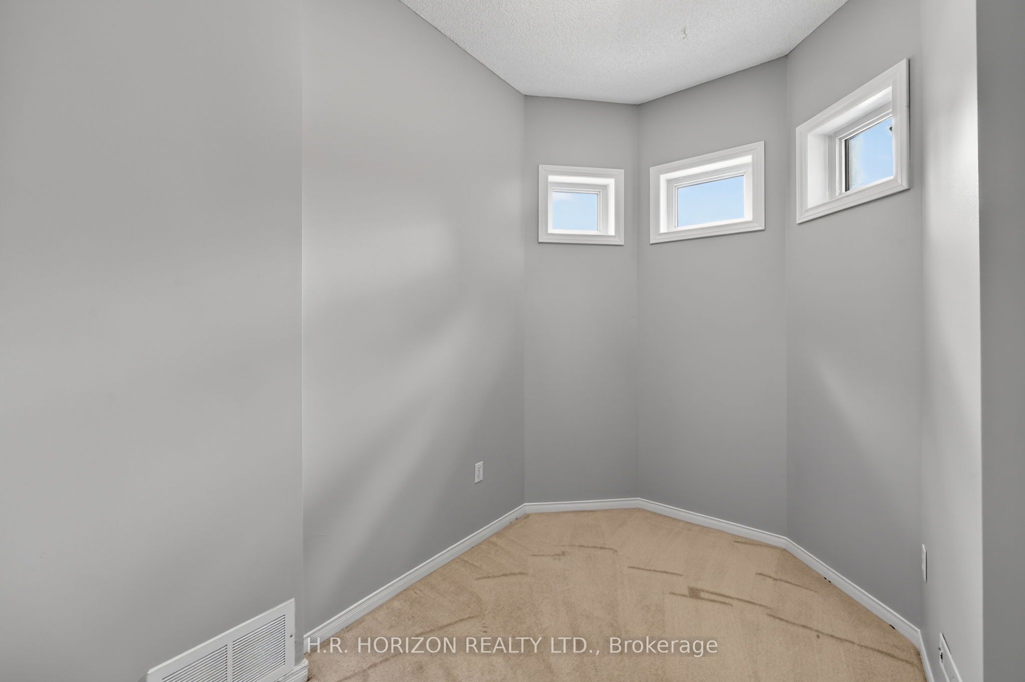 8 Schaefer Place Property Photo 25