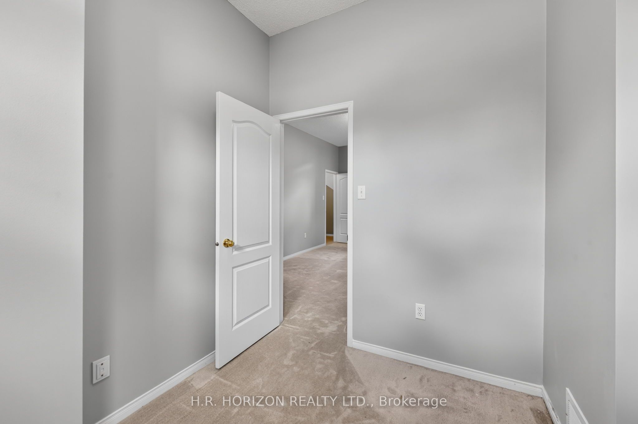 8 Schaefer Place Property Photo 26