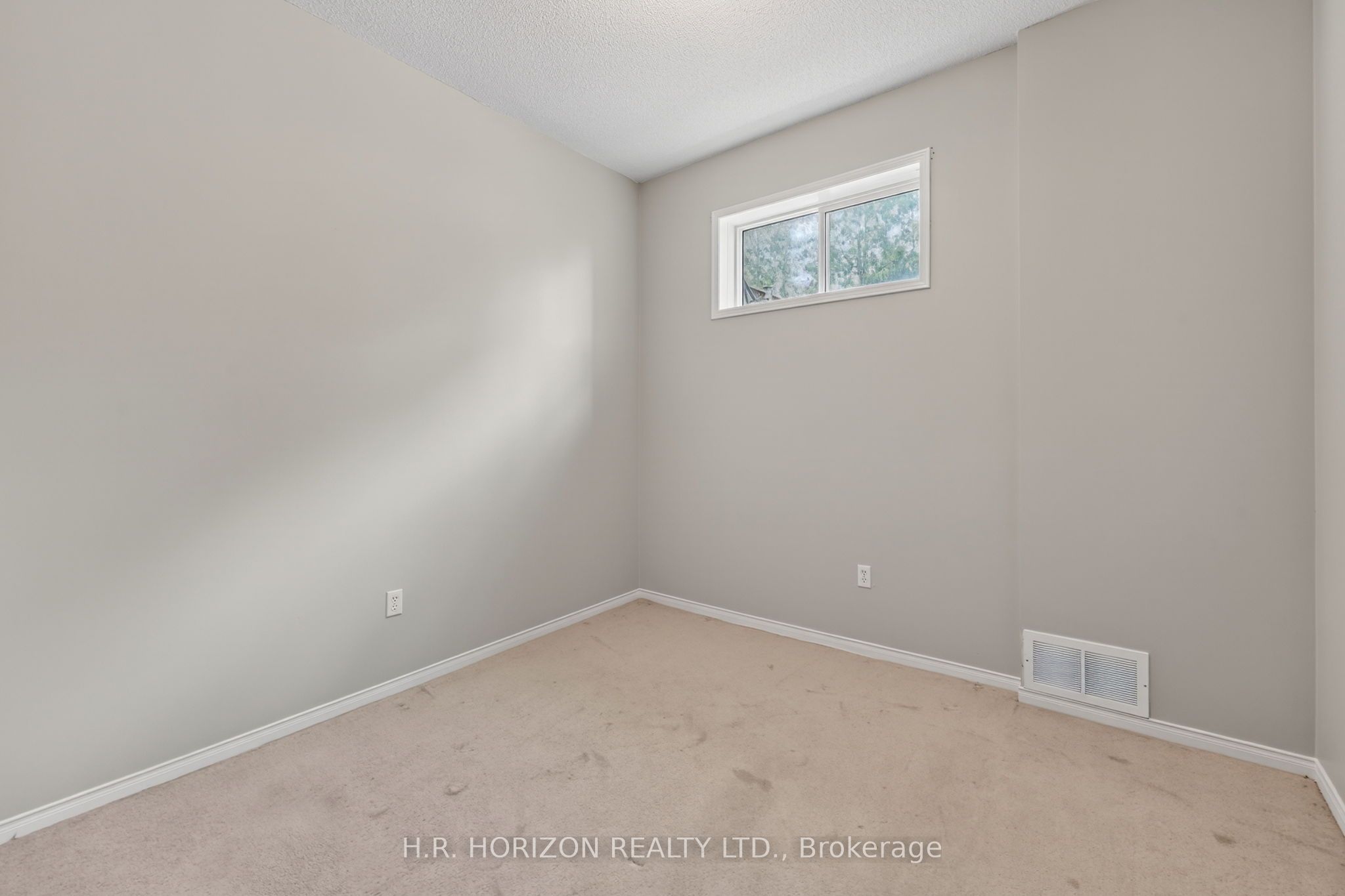 8 Schaefer Place Property Photo 28
