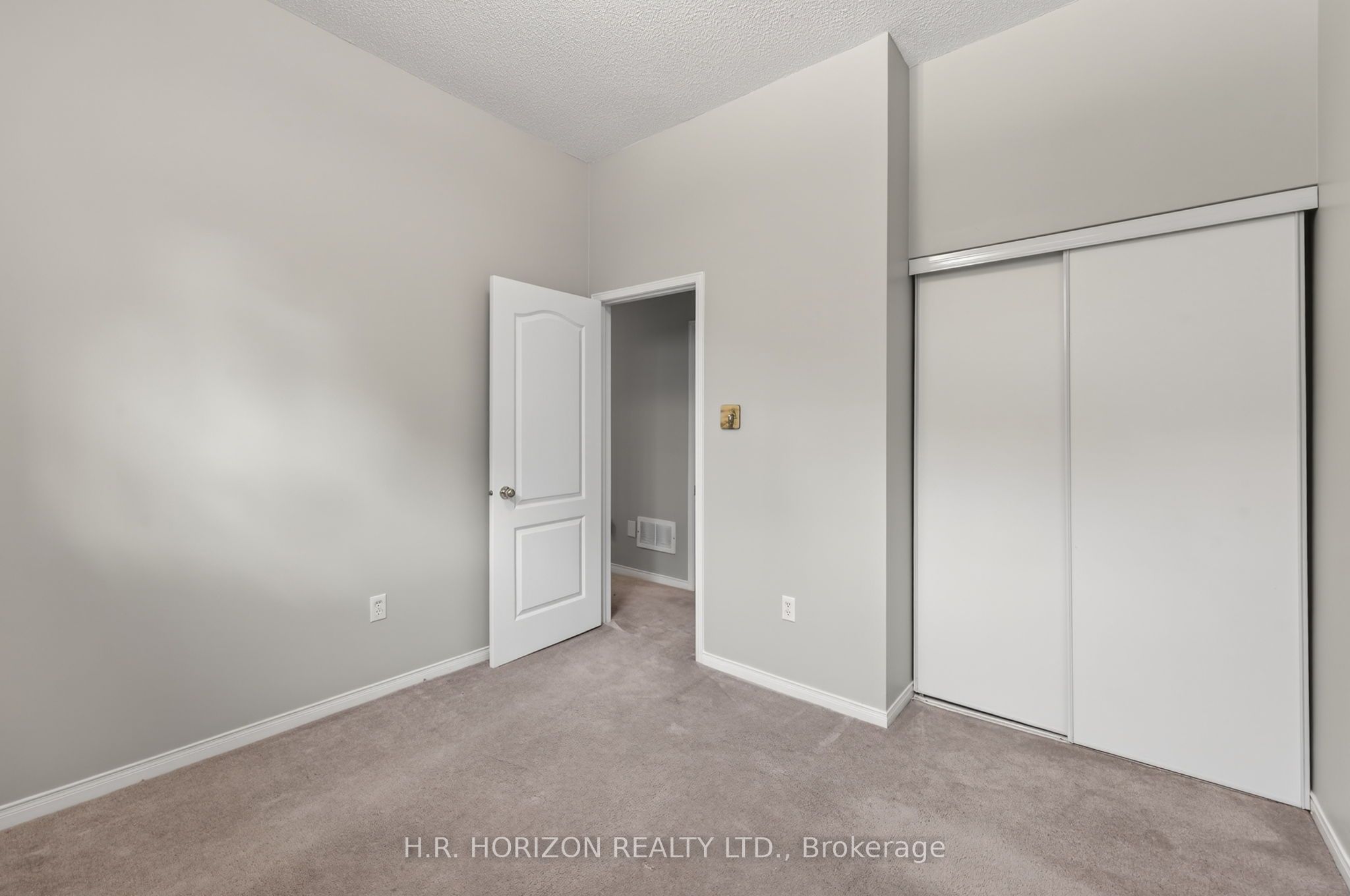 8 Schaefer Place Property Photo 29