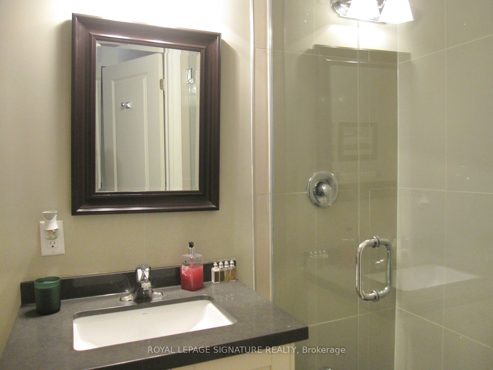 18b Algoma Street Property Photo 10