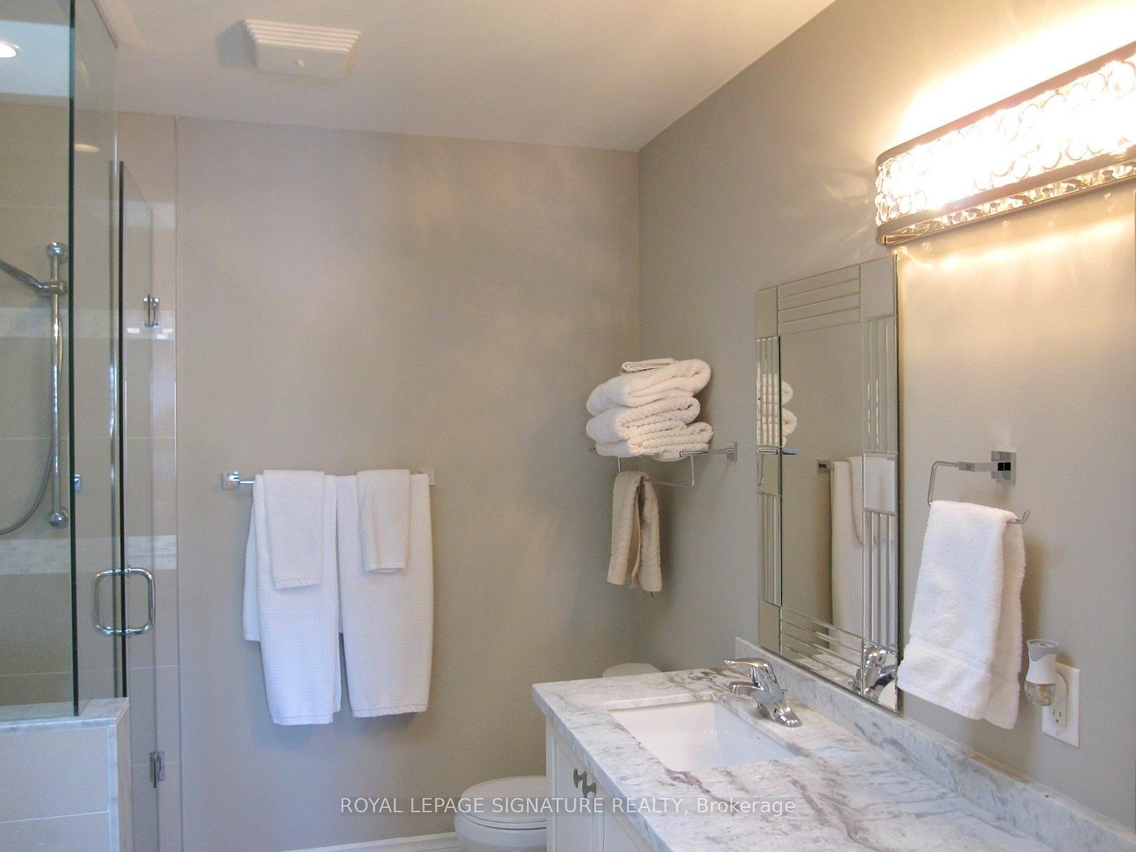 18b Algoma Street Property Photo 31