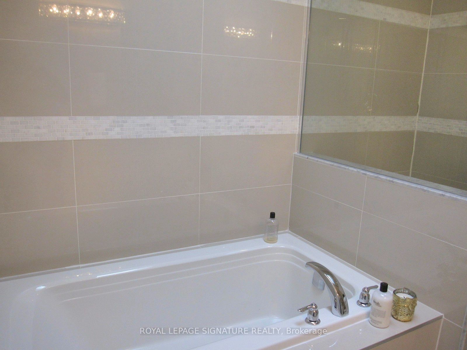 18b Algoma Street Property Photo 32