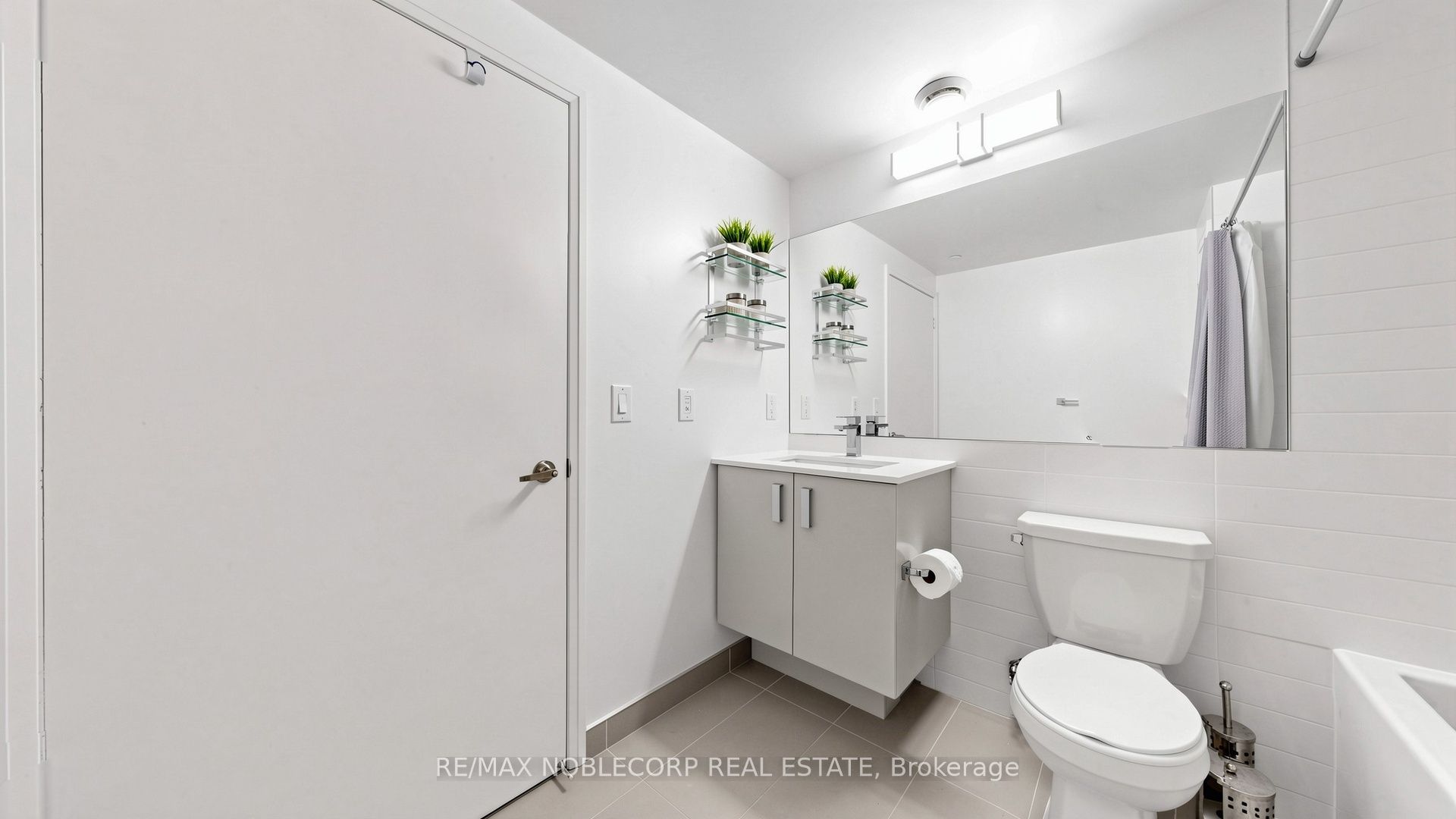 10 Gibbs Road 616 Property Photo 16