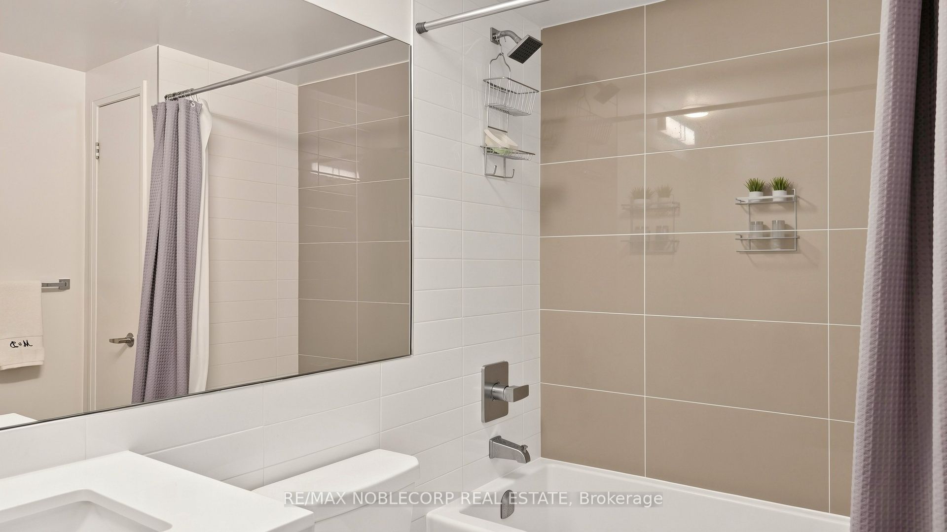 10 Gibbs Road 616 Property Photo 18
