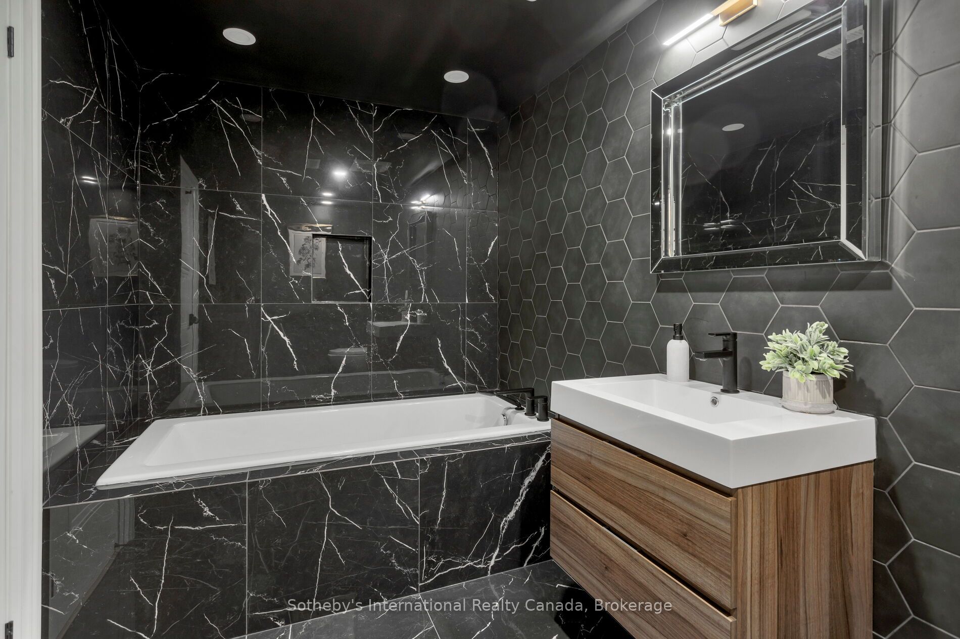 312 Pinegrove Road Property Photo 32
